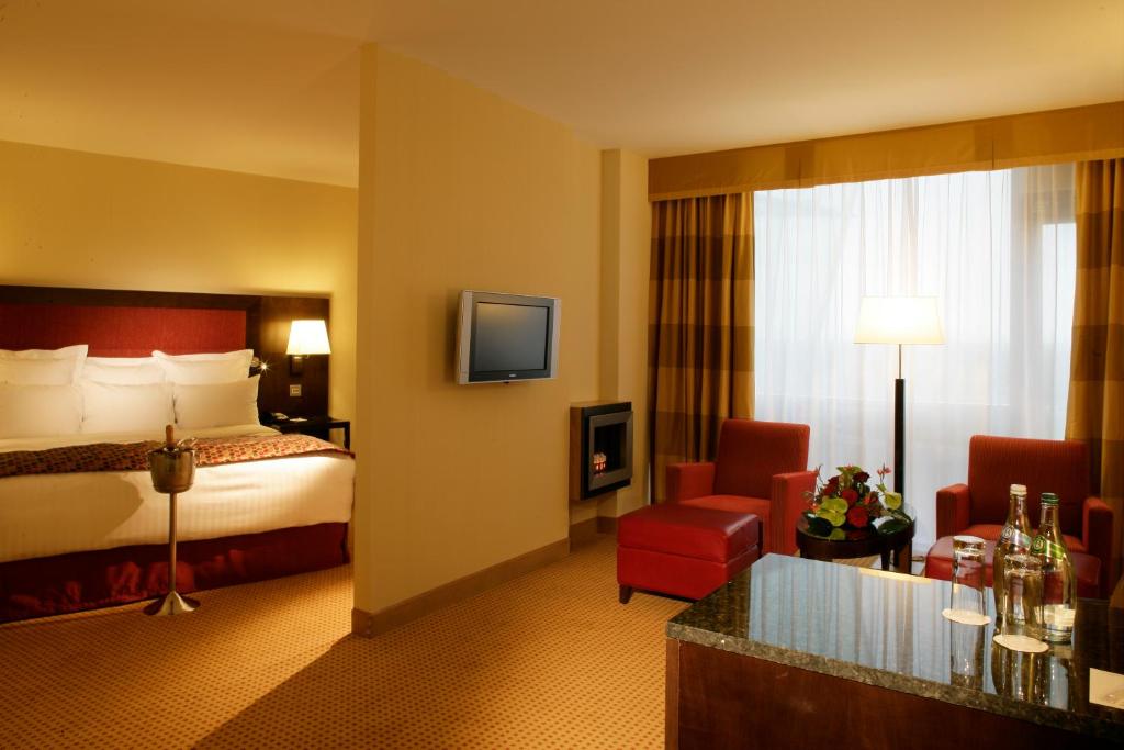 Pillo Hotel & Leisure Club
