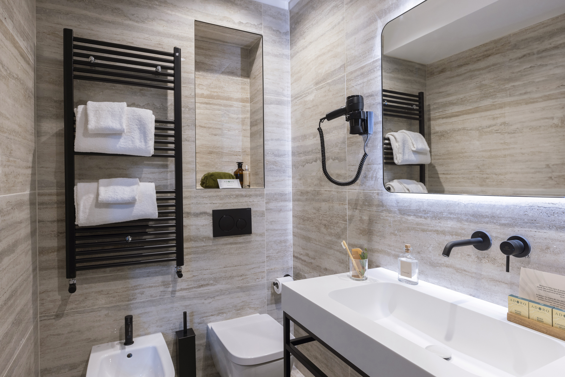 Adoro Hotel