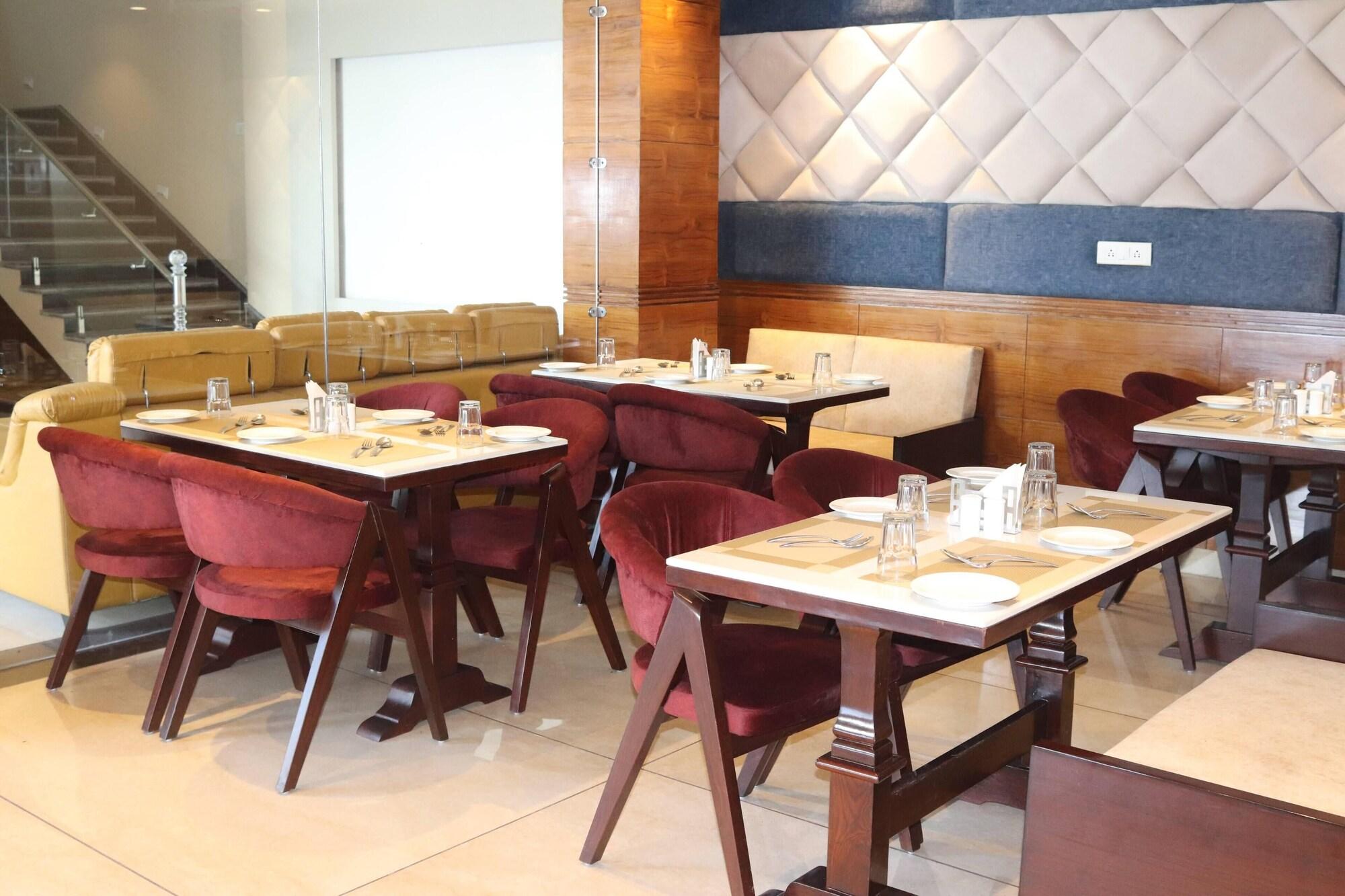 Mastiff Hotel Dalhousie by OTHPL