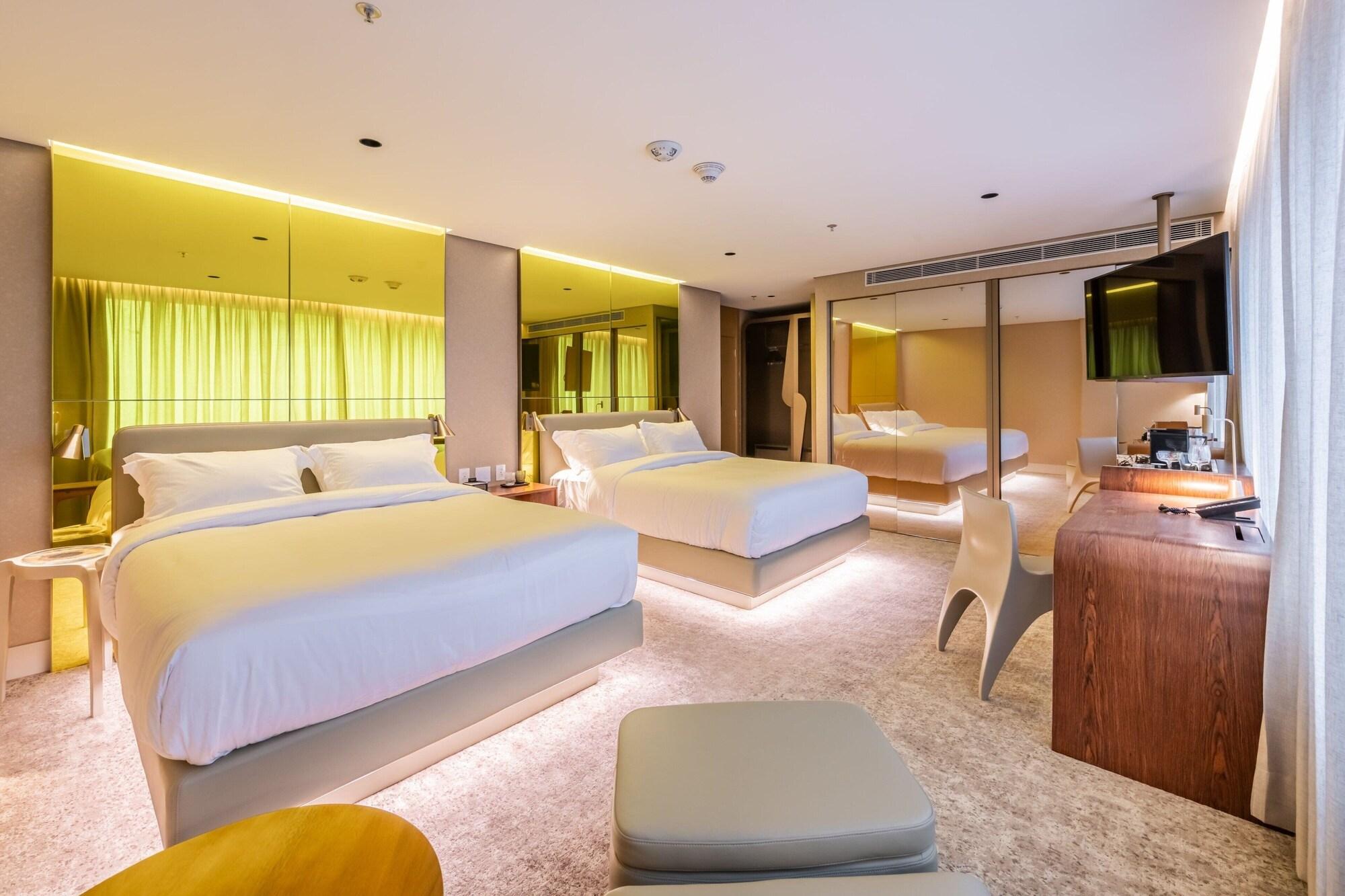 W São Paulo by null