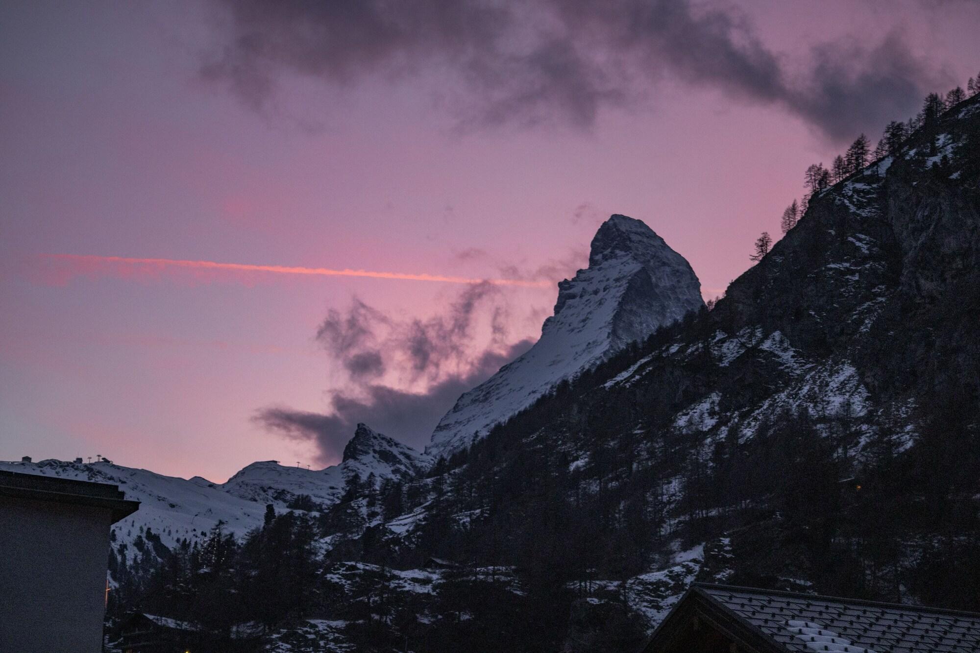 Hotel Bahnhof Zermatt by null