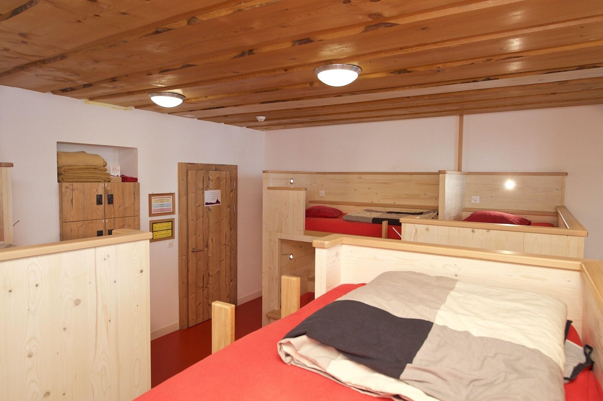 Hotel Bahnhof Zermatt by null