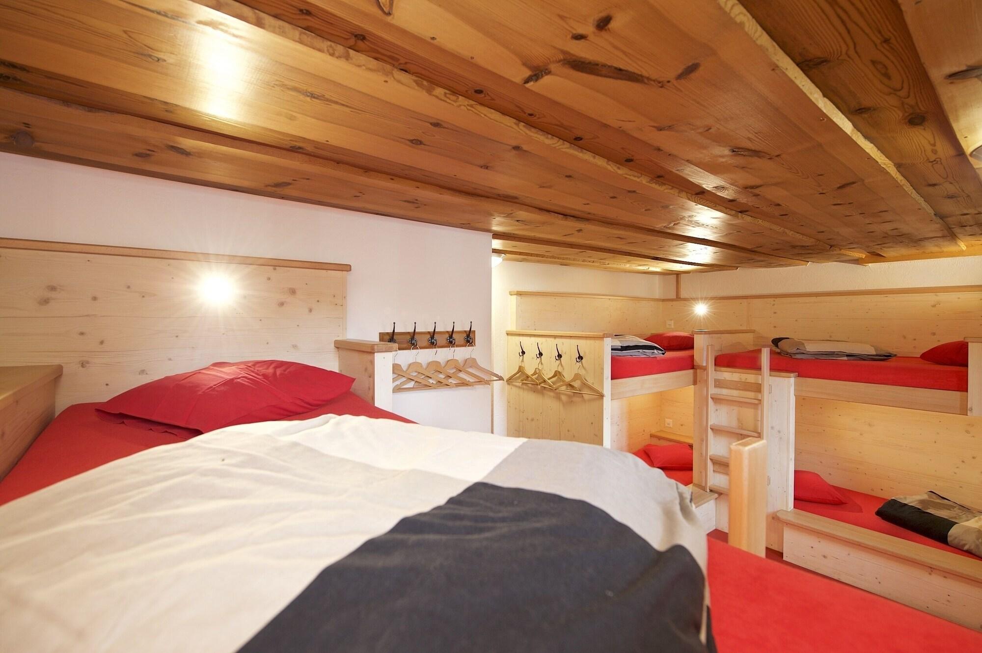 Hotel Bahnhof Zermatt by null