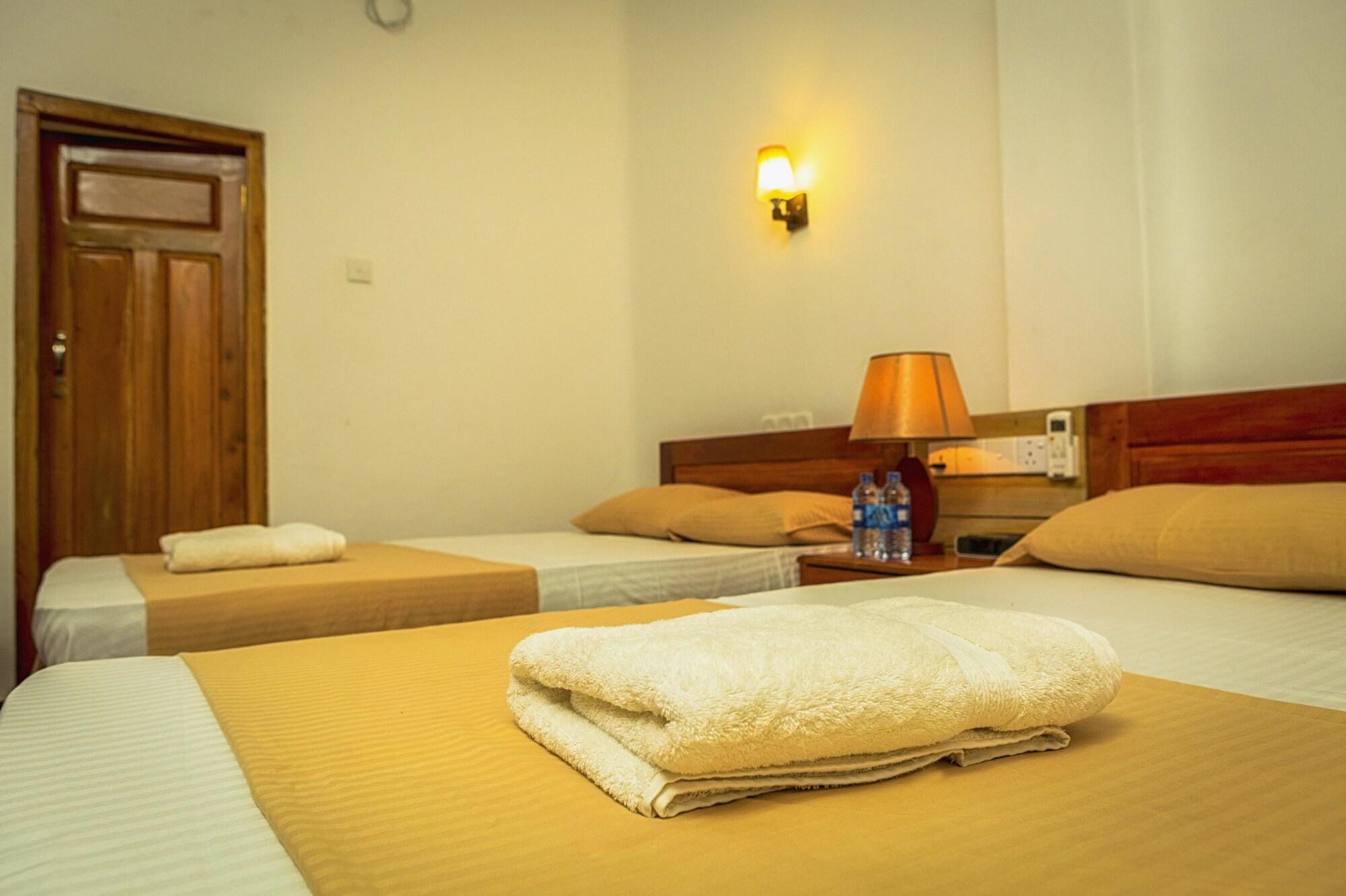 Room 3, Dayanithi Guest House, Valikamam South