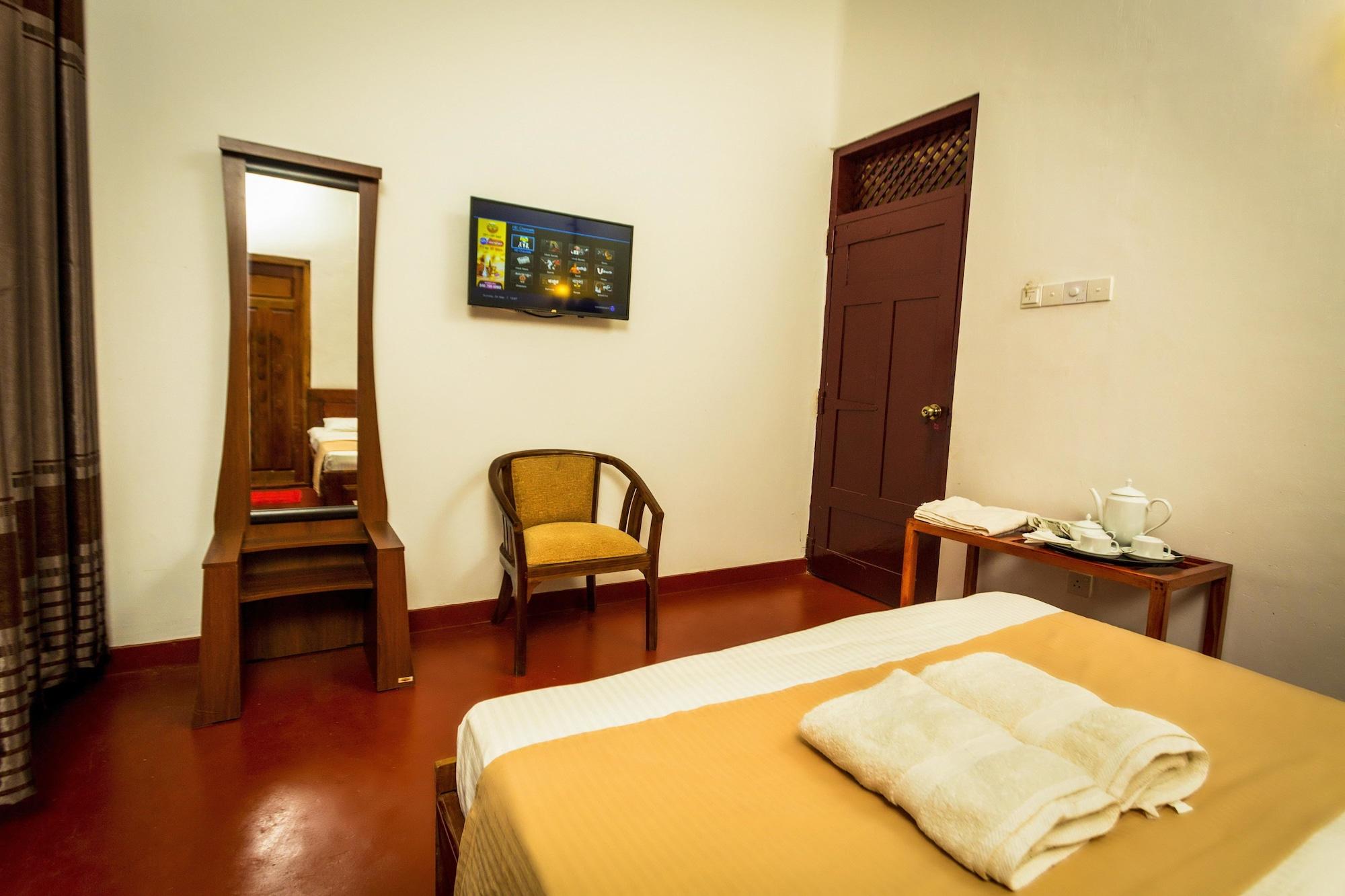 Room 5, Dayanithi Guest House, Valikamam South