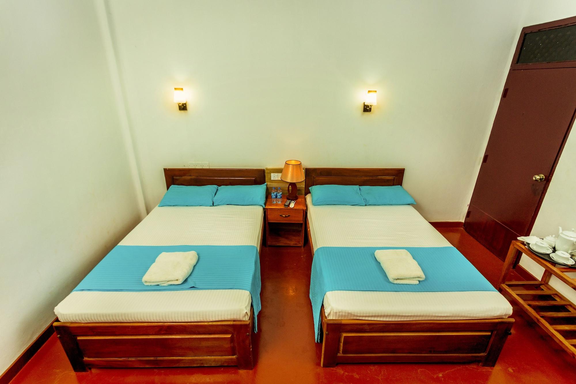Room 4, Dayanithi Guest House, Valikamam South