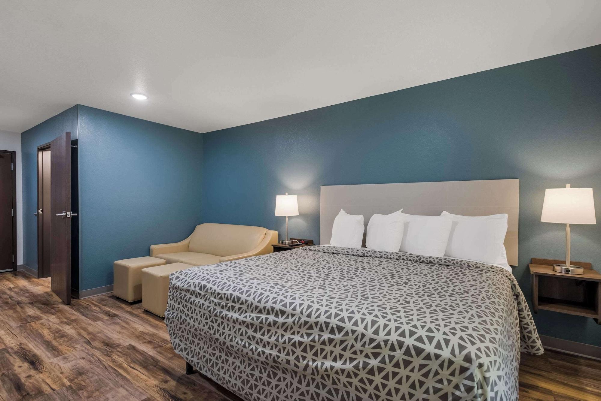 Woodspring Suites Milwaukee Menomonee Falls