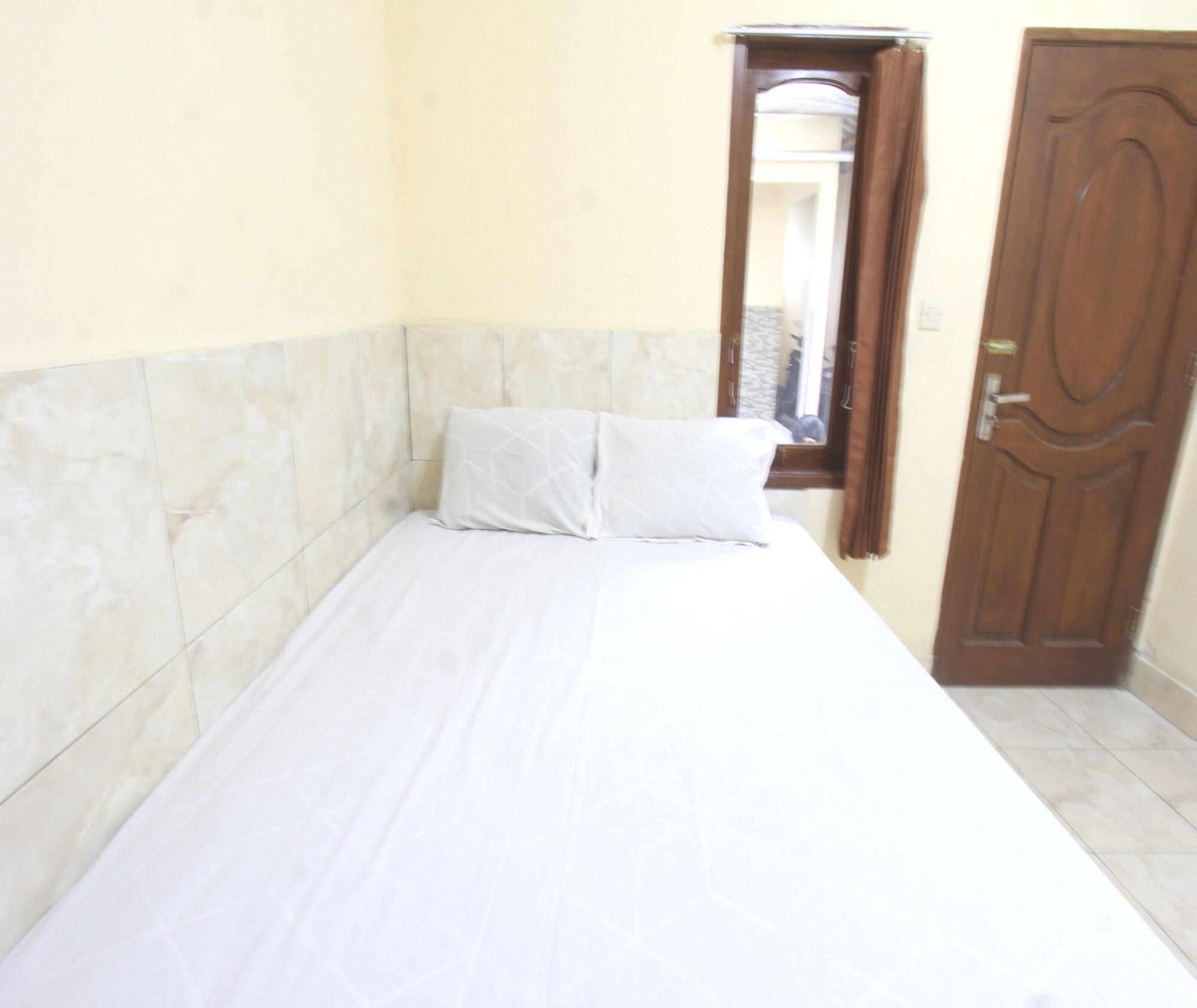 Room 4, Oyo 93666 Lestari Homestay, Lombok