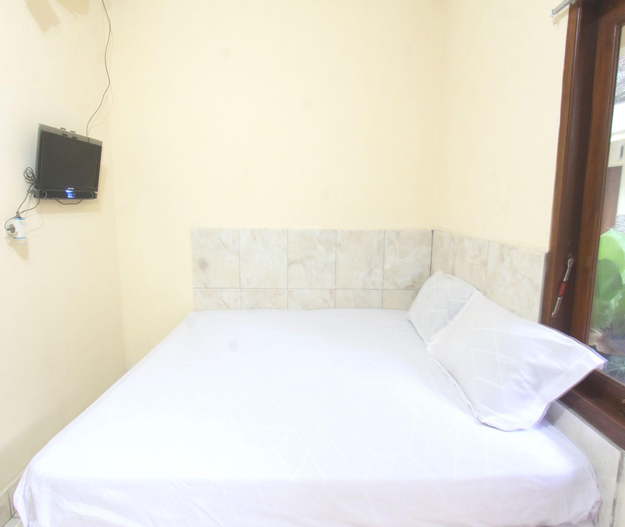 Room 2, Oyo 93666 Lestari Homestay, Lombok