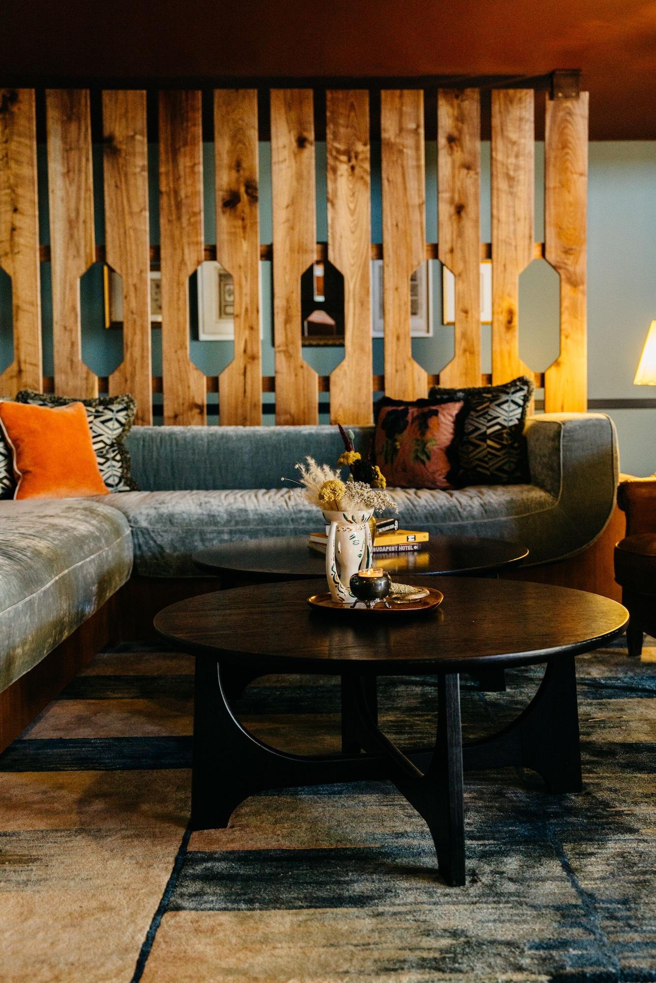 The Hotel Chalet by null