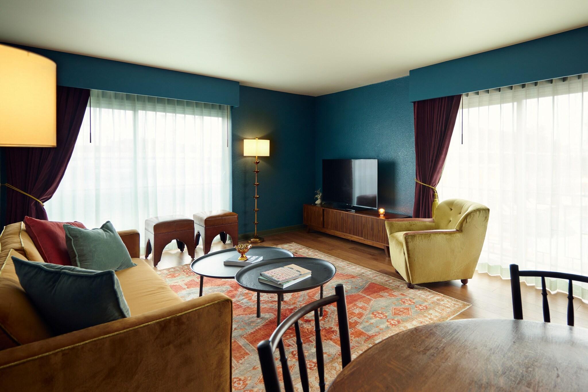 The Hotel Chalet by null