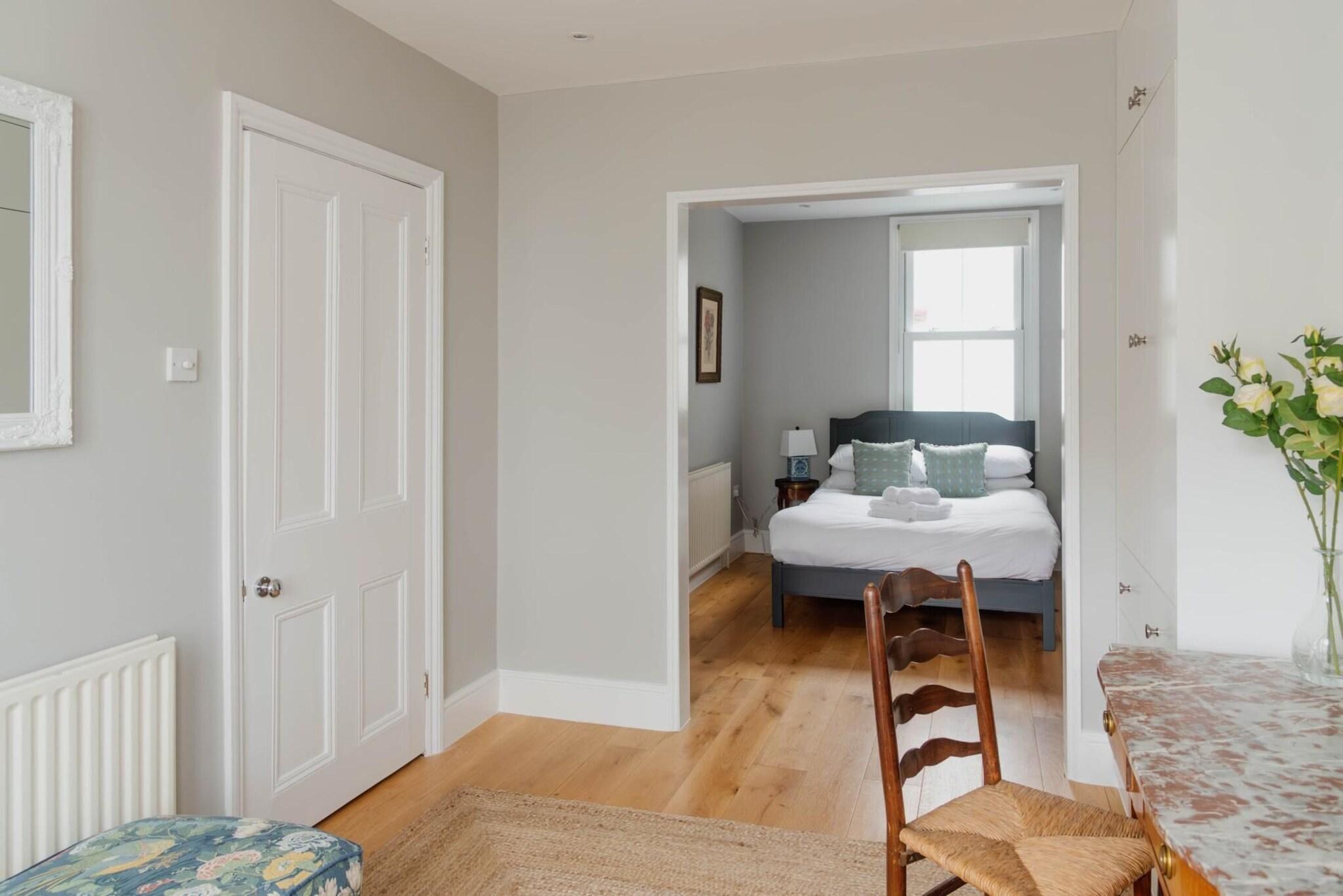 The Thames Embrace 3 Br Garden House
