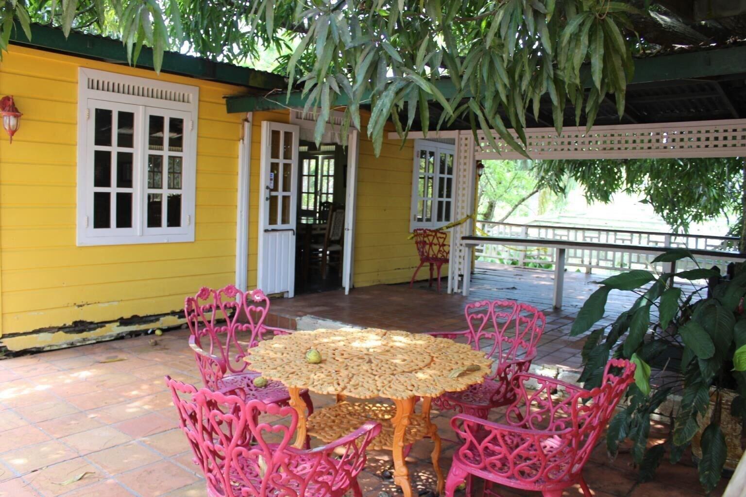 El Oasis Hotel