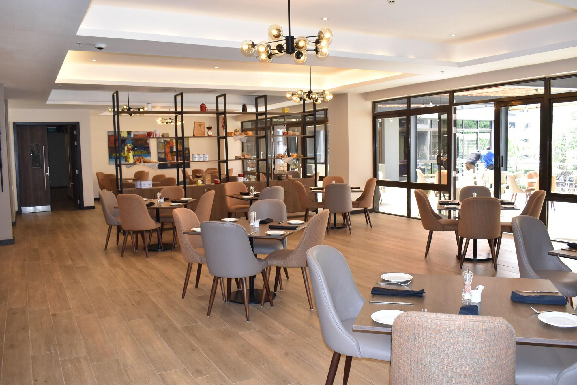 Trademark Suites At Enaki Town