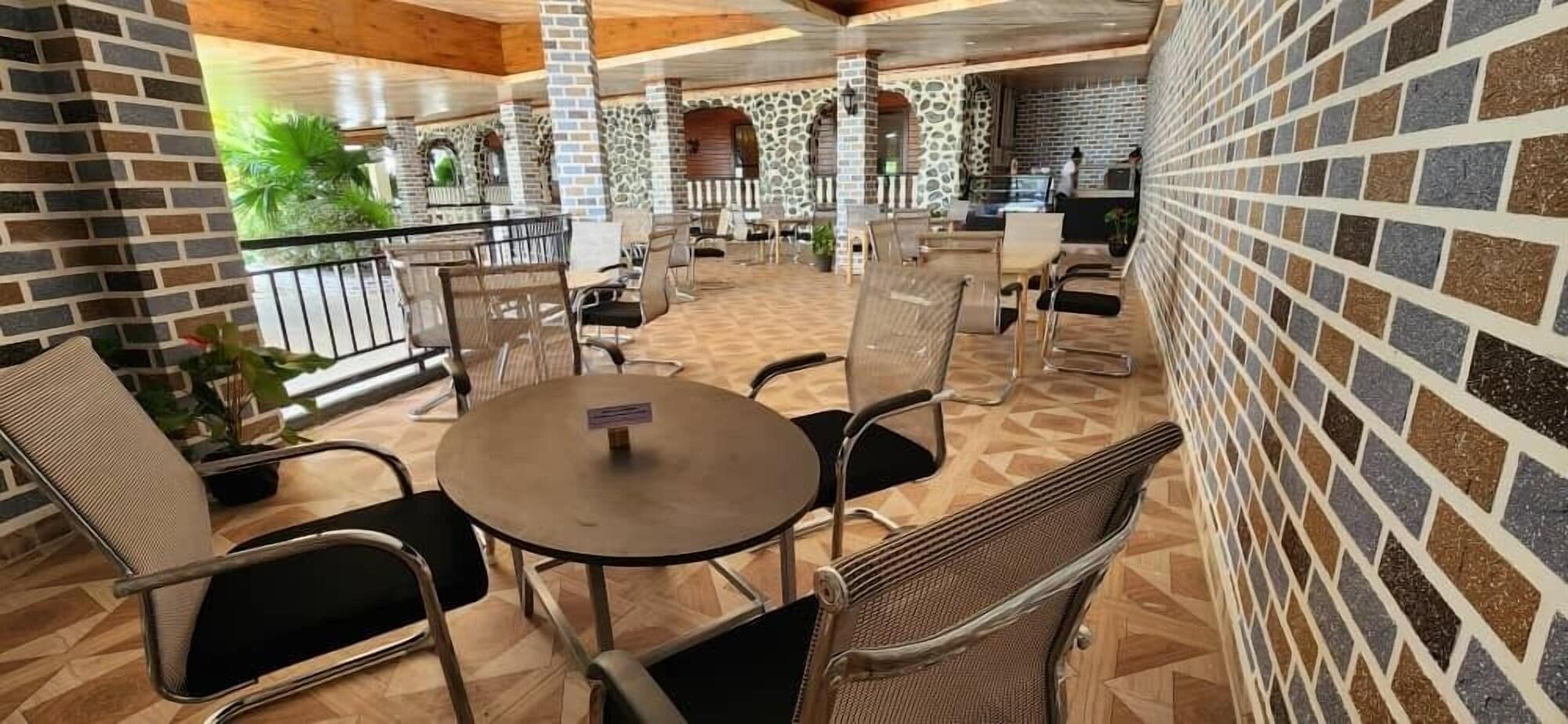 Mcroyal Hotel