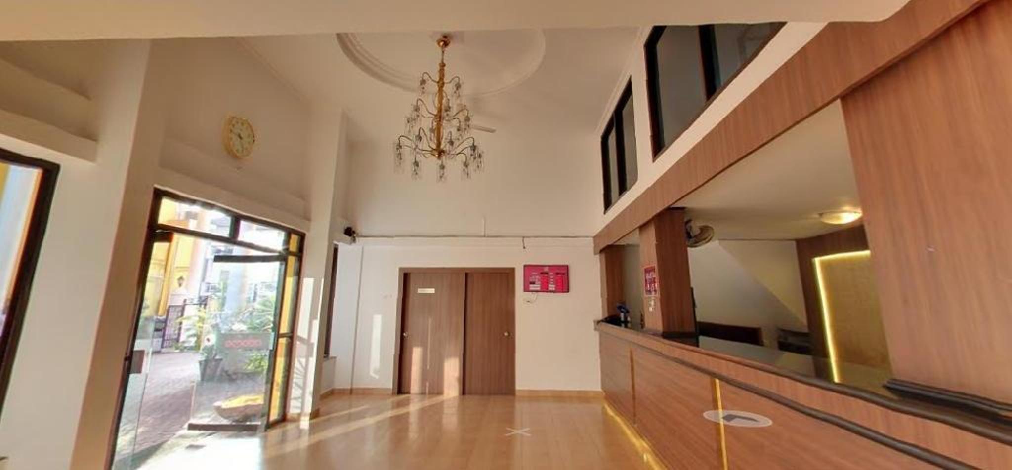 Adamo The Bellus - photo