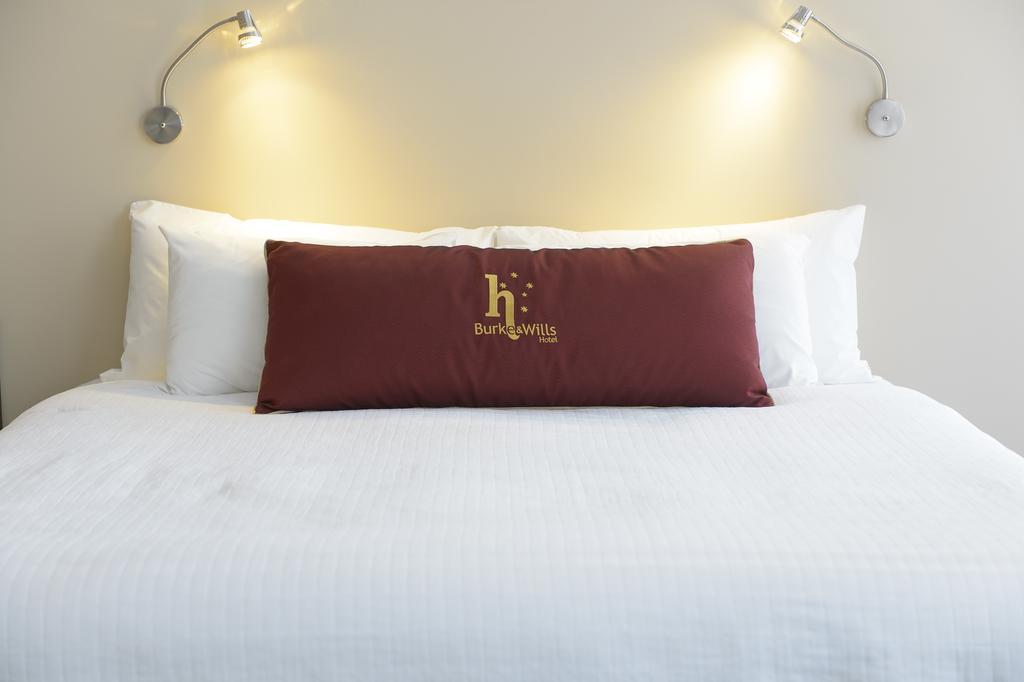 Burke & Wills Hotel by null