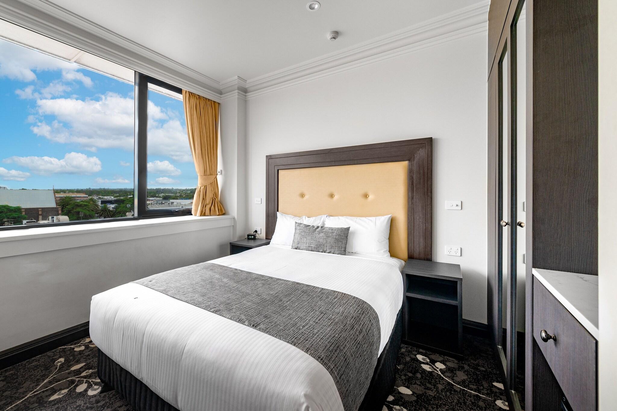 Burke & Wills Hotel by null