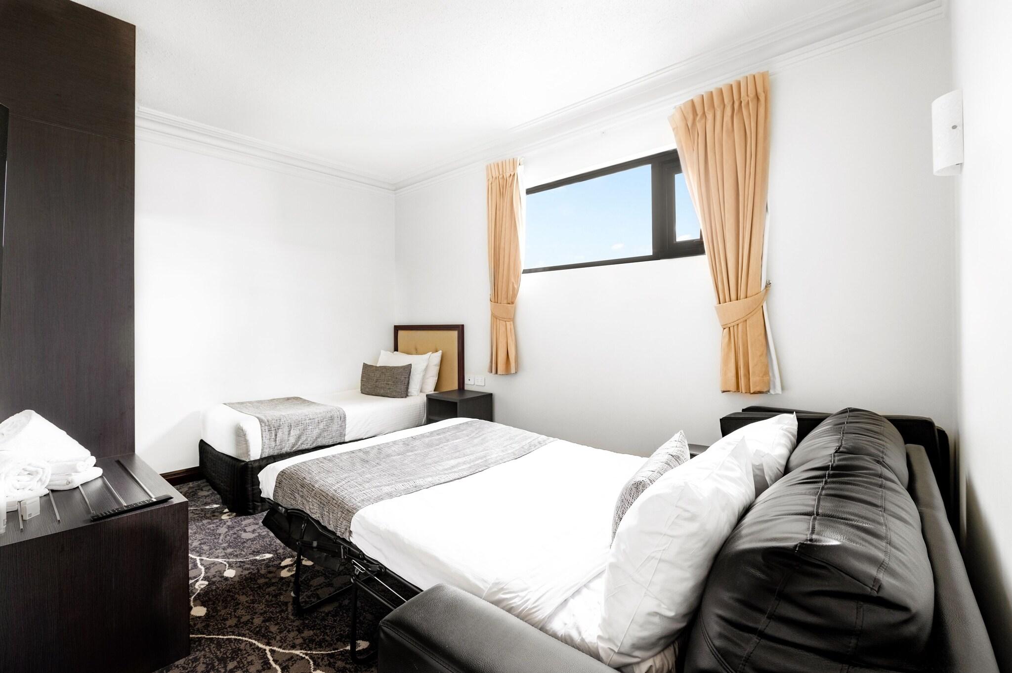 Burke & Wills Hotel by null