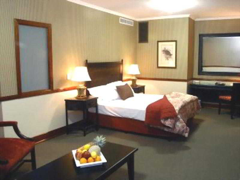 Burke & Wills Hotel by null