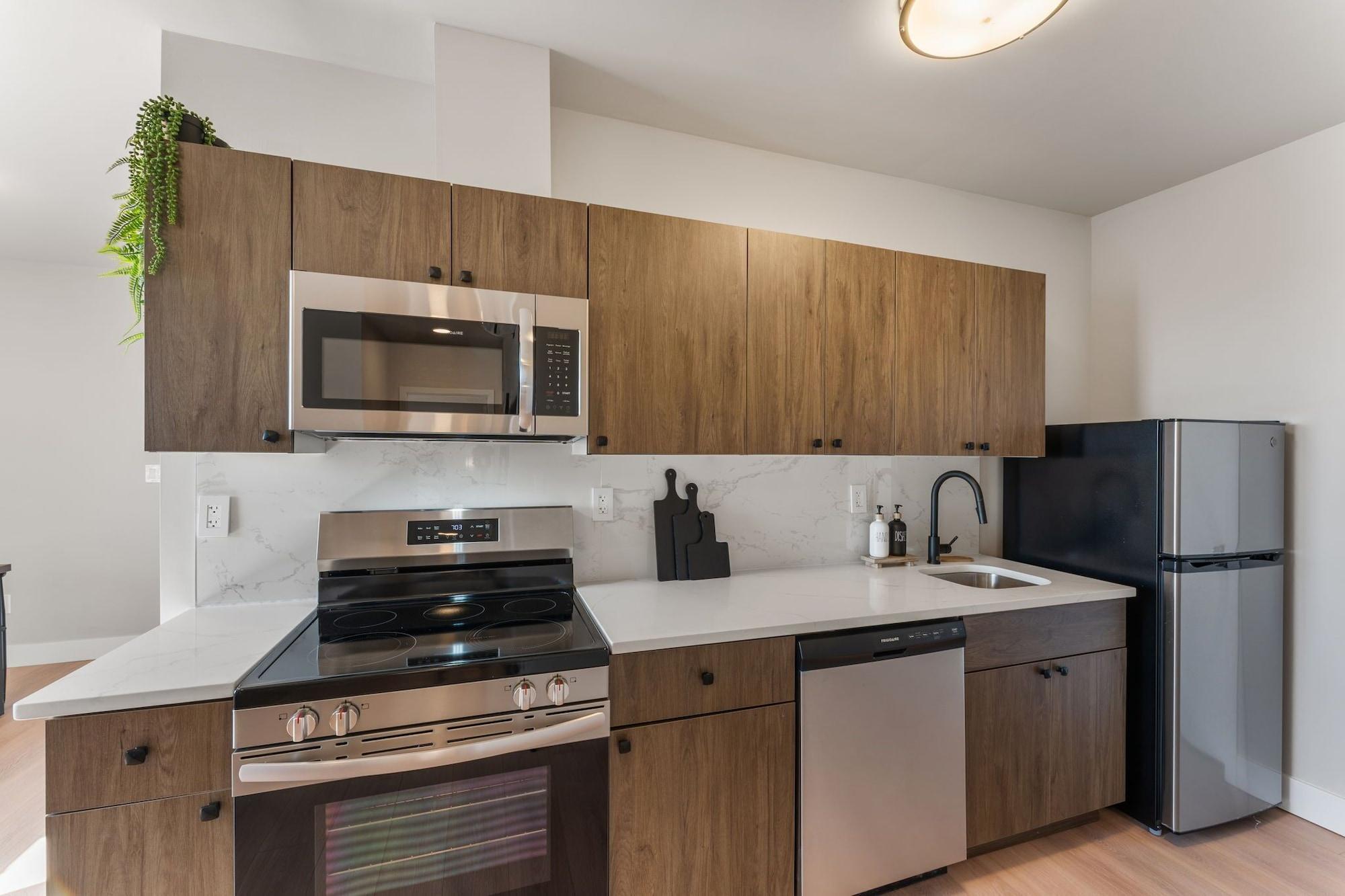 4211 Suites