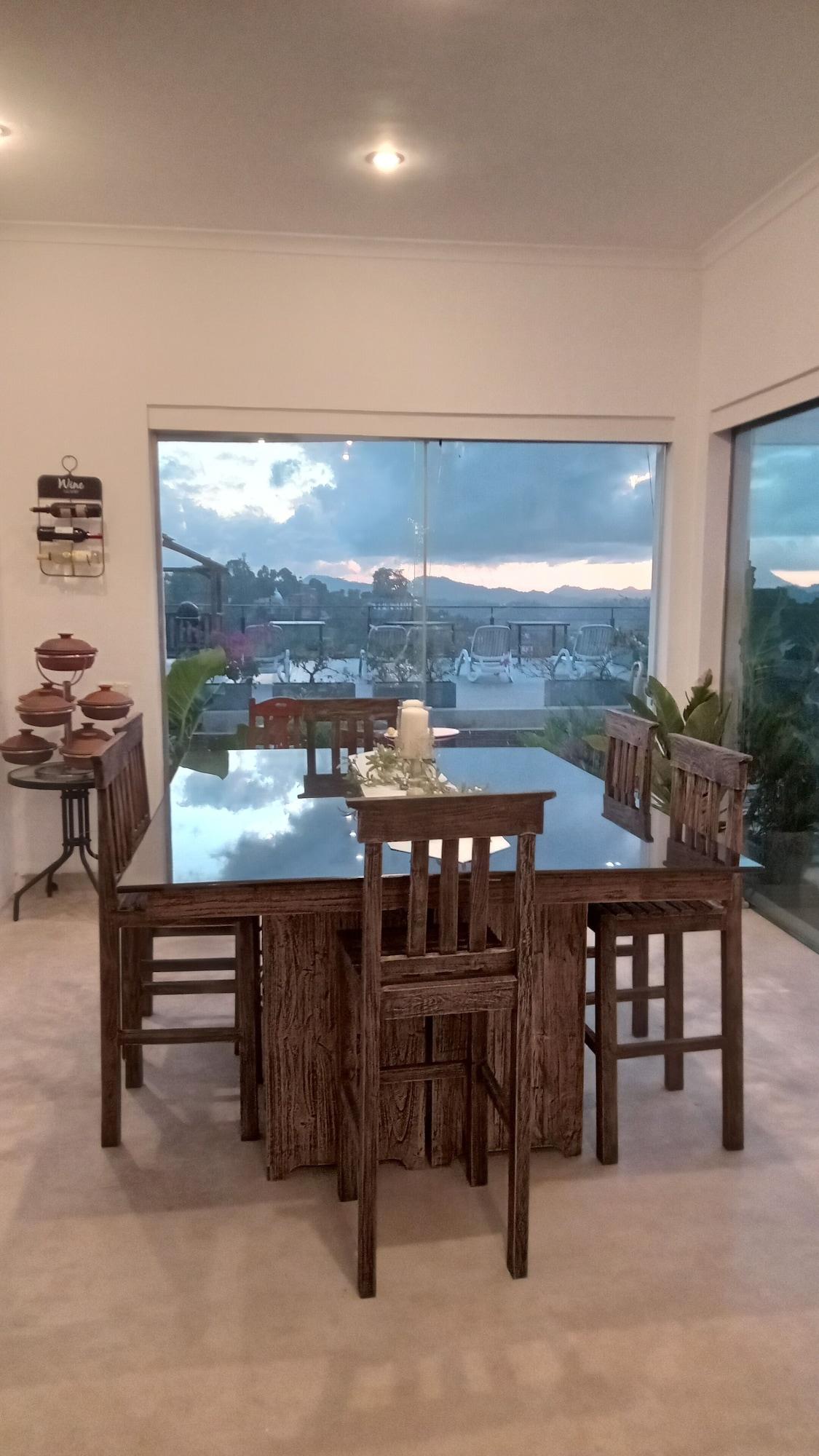 390 Villa Vista