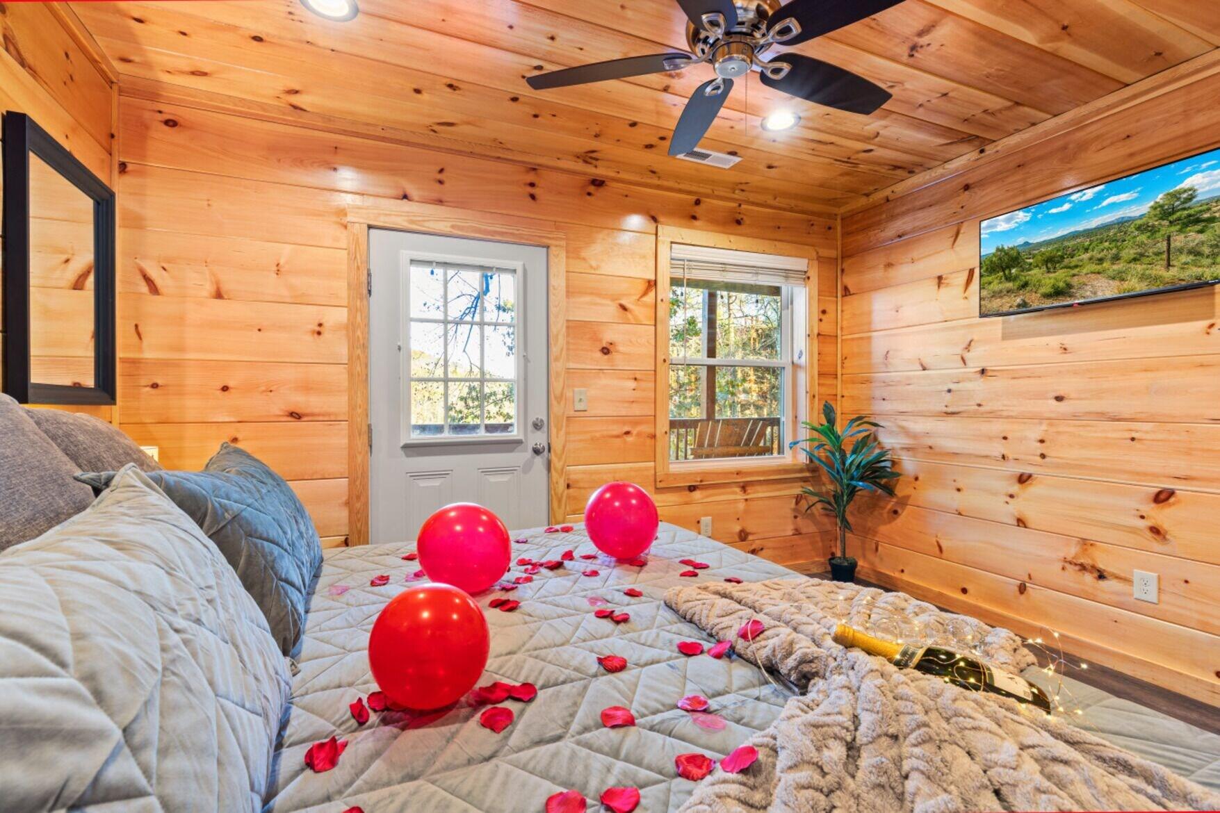 Room 3, Dollywood Delights By Ghosal Luxury Lodging, Sevier