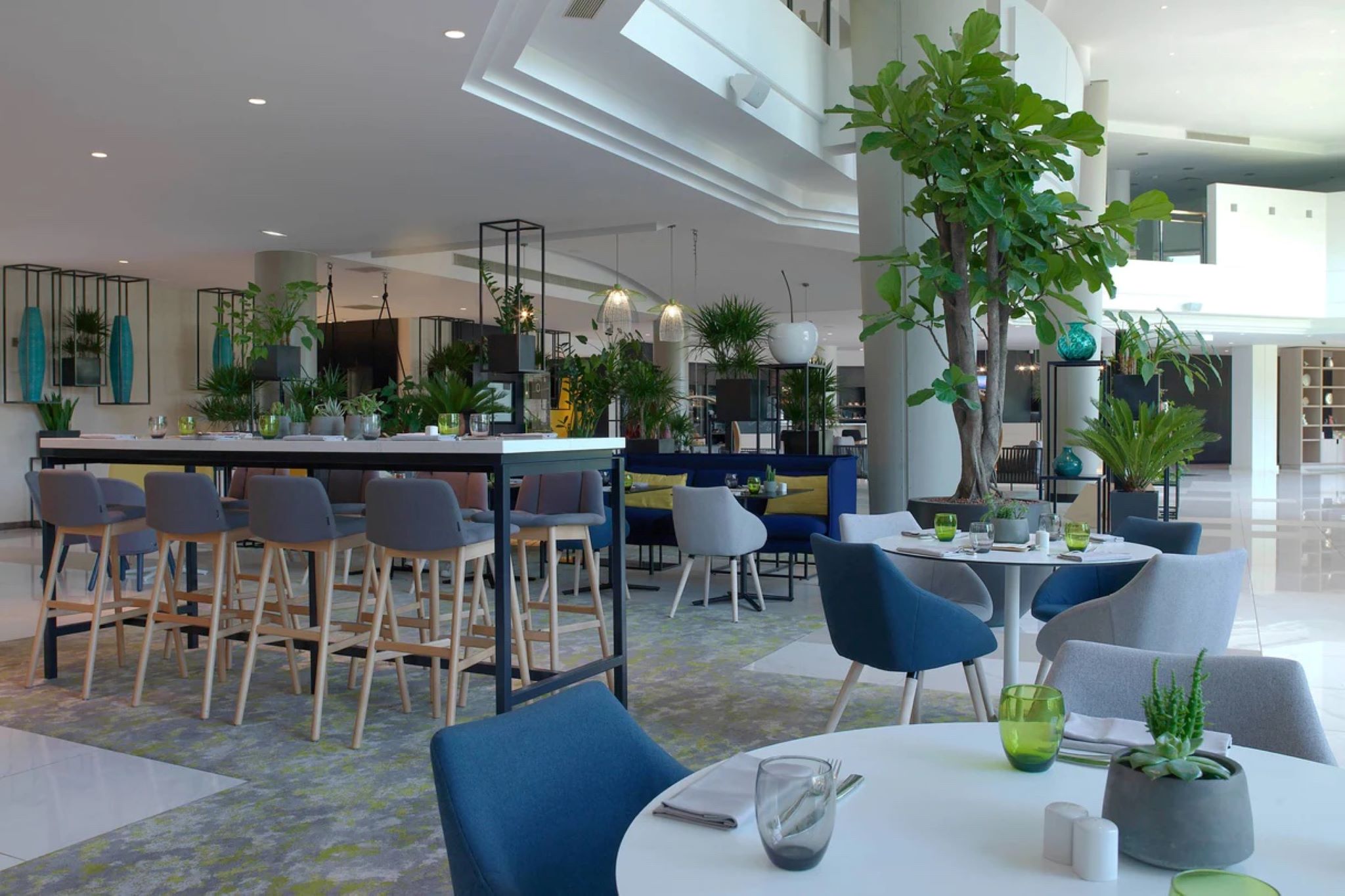 Courtyard Paris Roissy...
