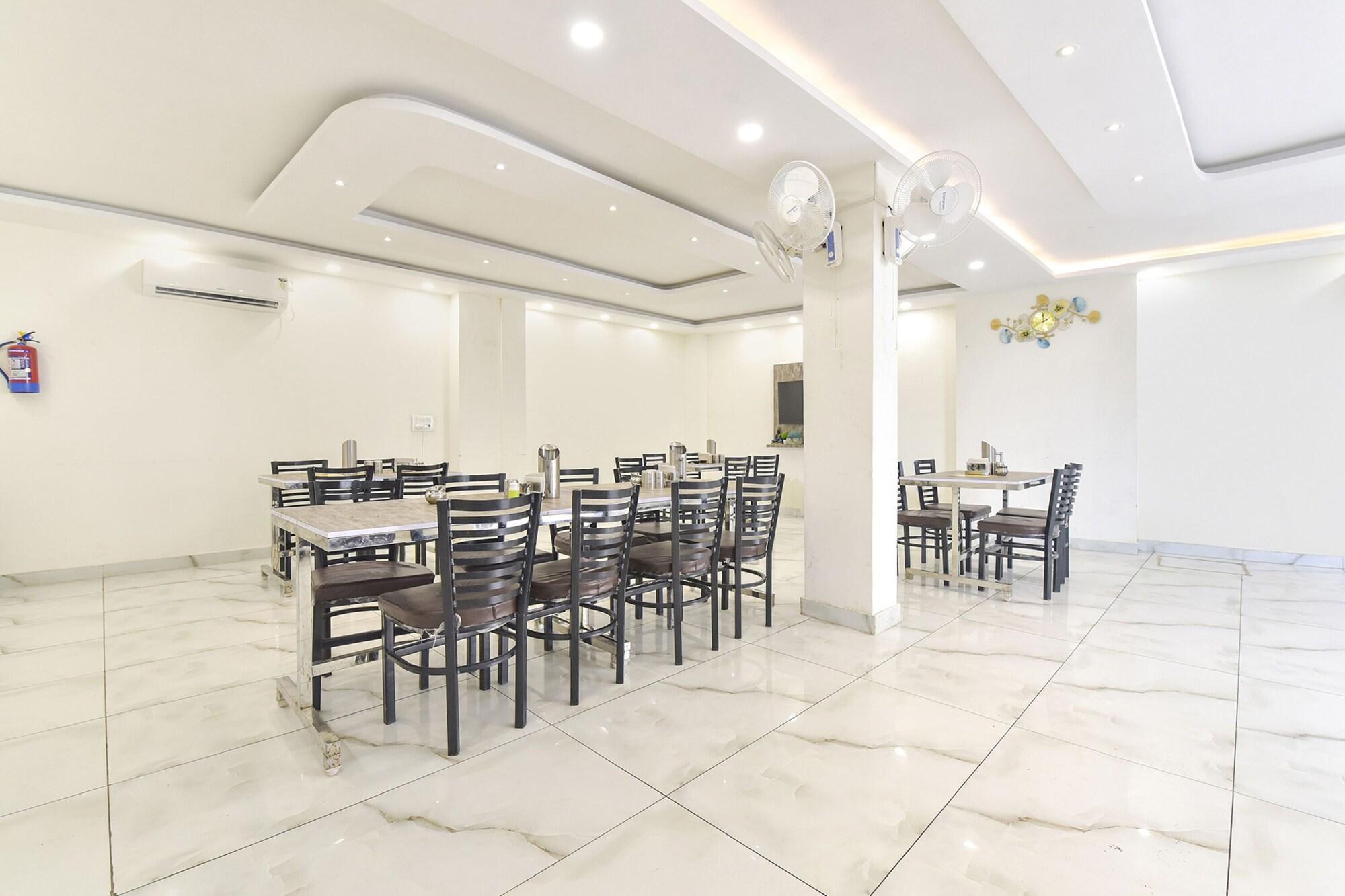 Fabhotel Dev Palace