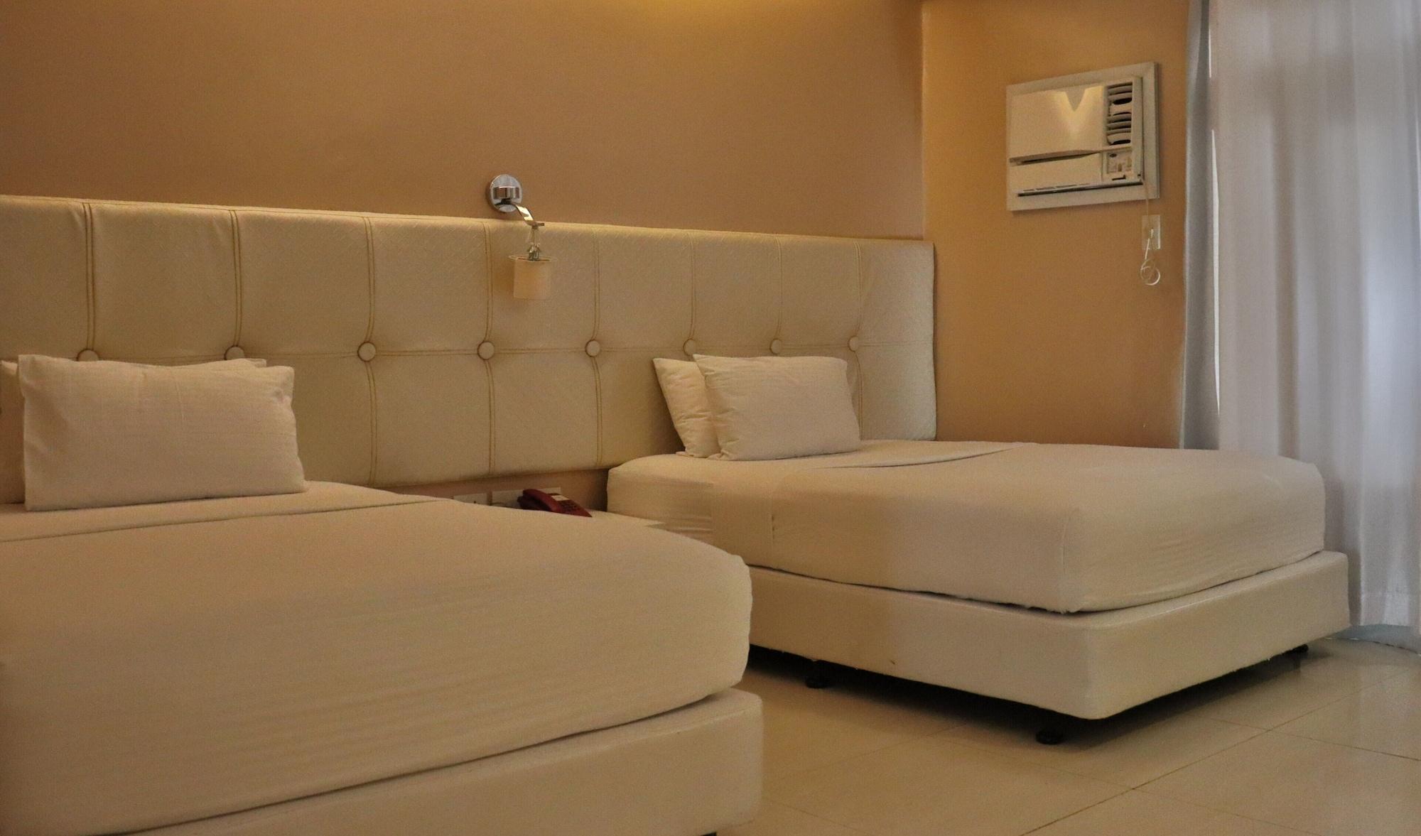 Hotel Veronica by null