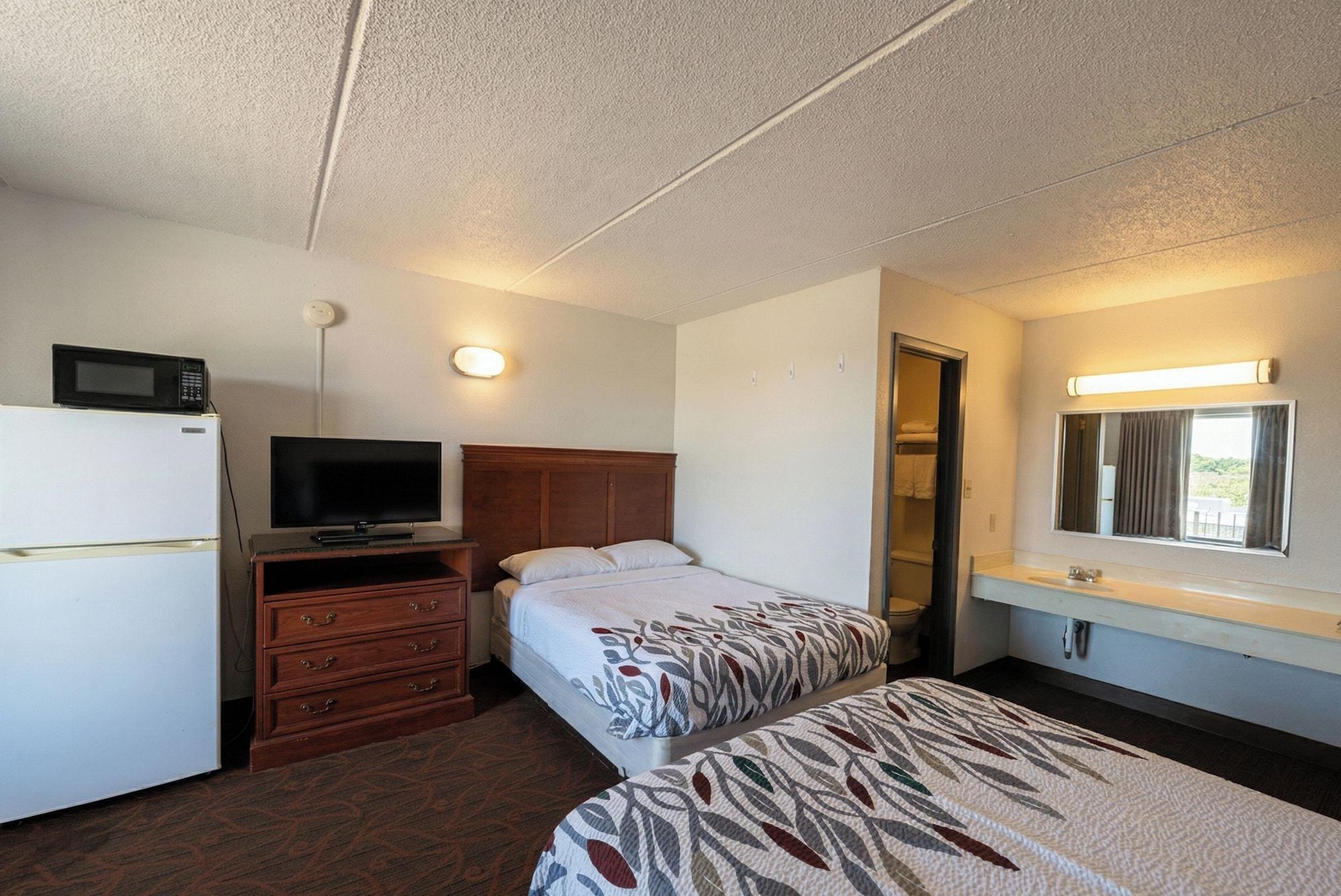 Room 3, 8 Inn, Sumter