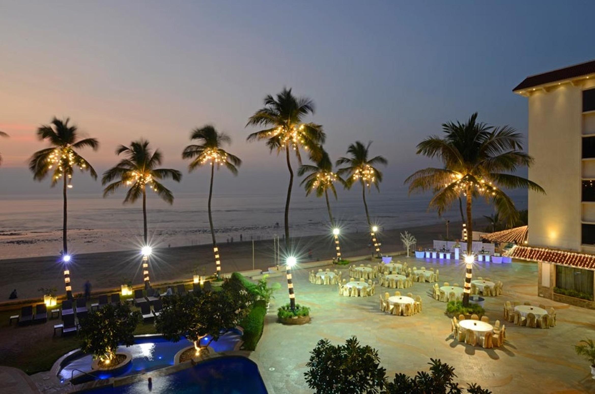 Sun-n-Sand Hotel by null