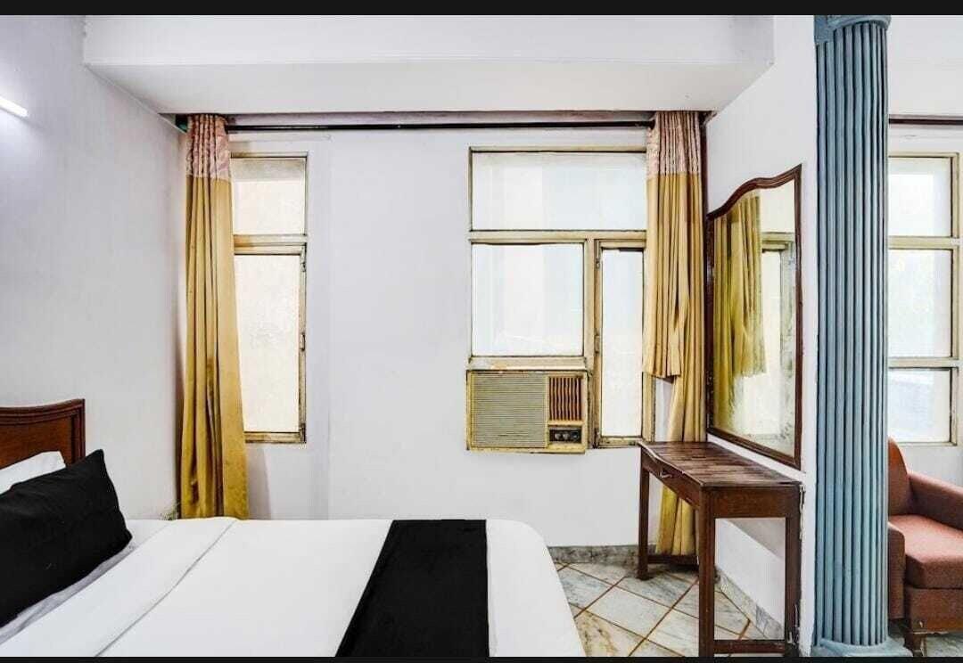 Roomshala 121 Hotel Classic