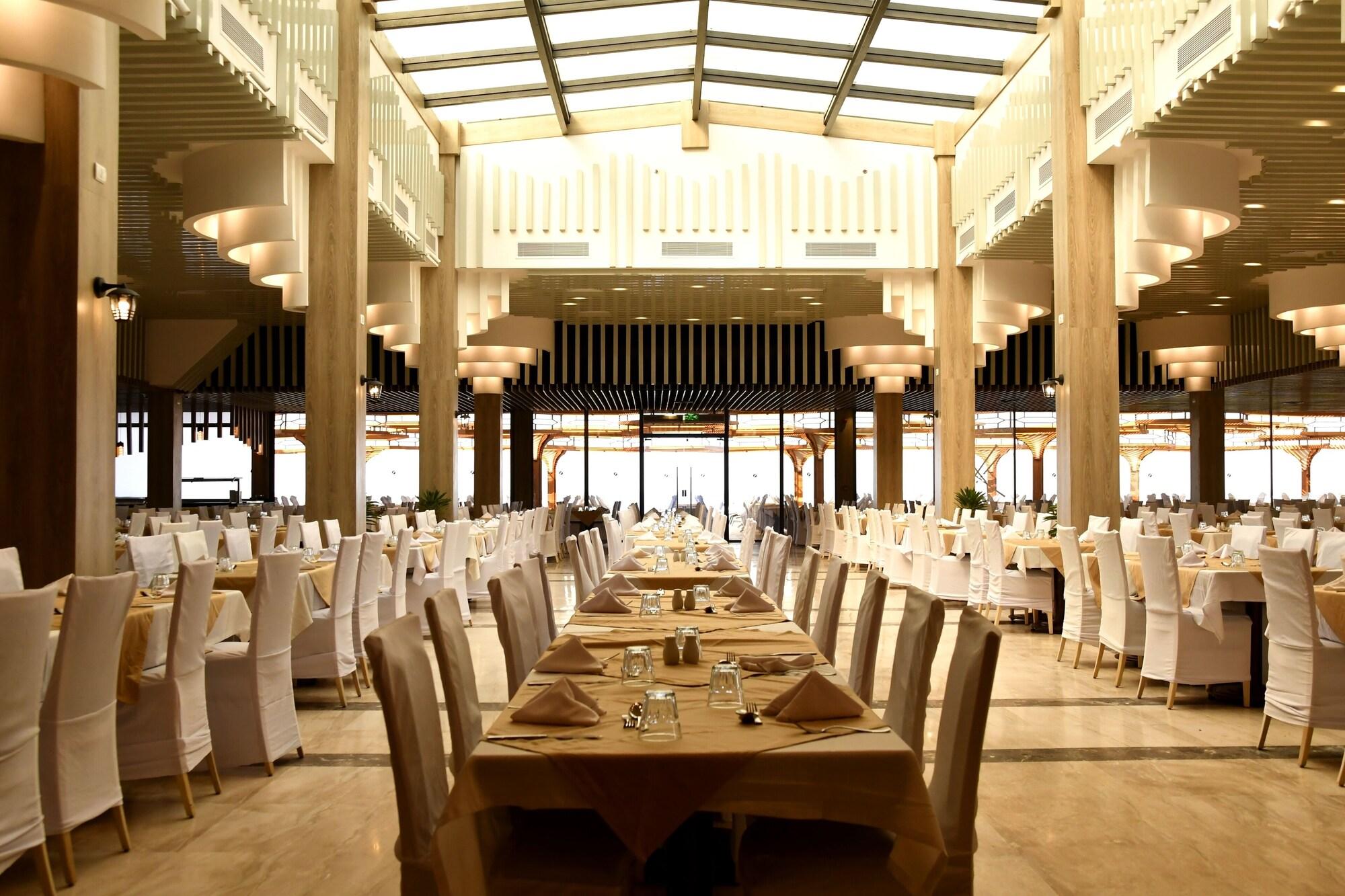 Sirena Beach Resort Spa