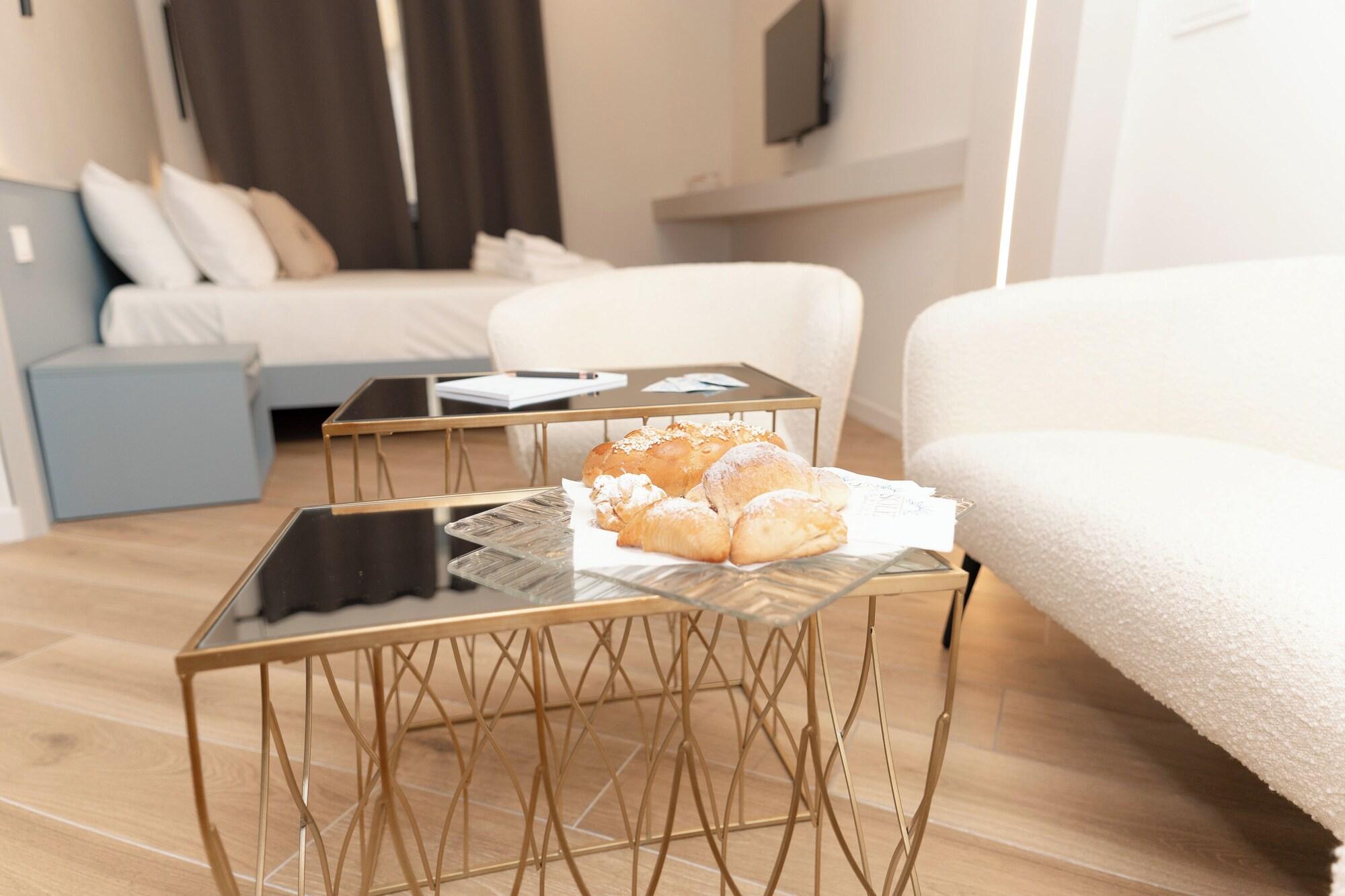 Kira Suite And Rooms