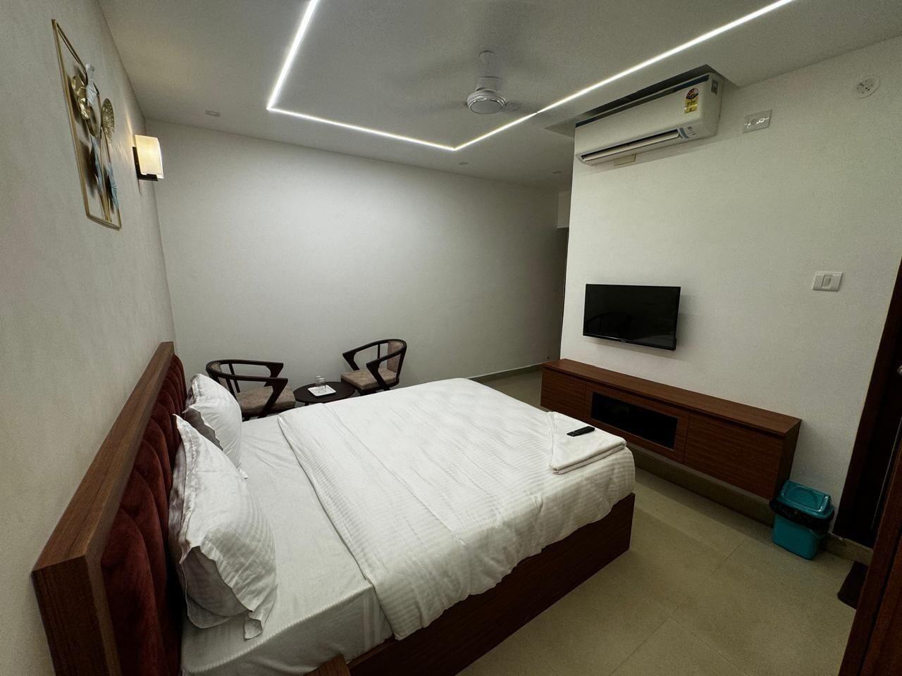 Royal Luxe Business Class Hotel