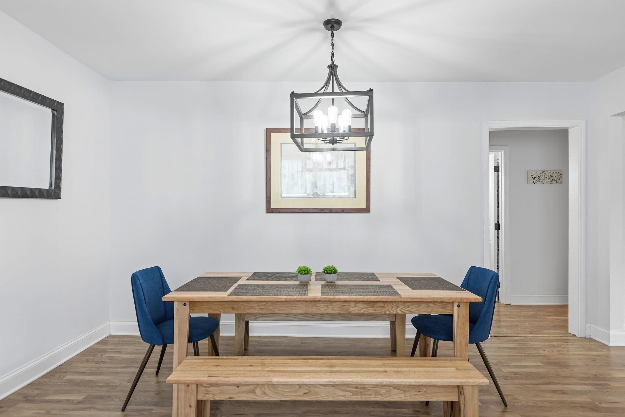 Trendy At Hoyt Two Homes