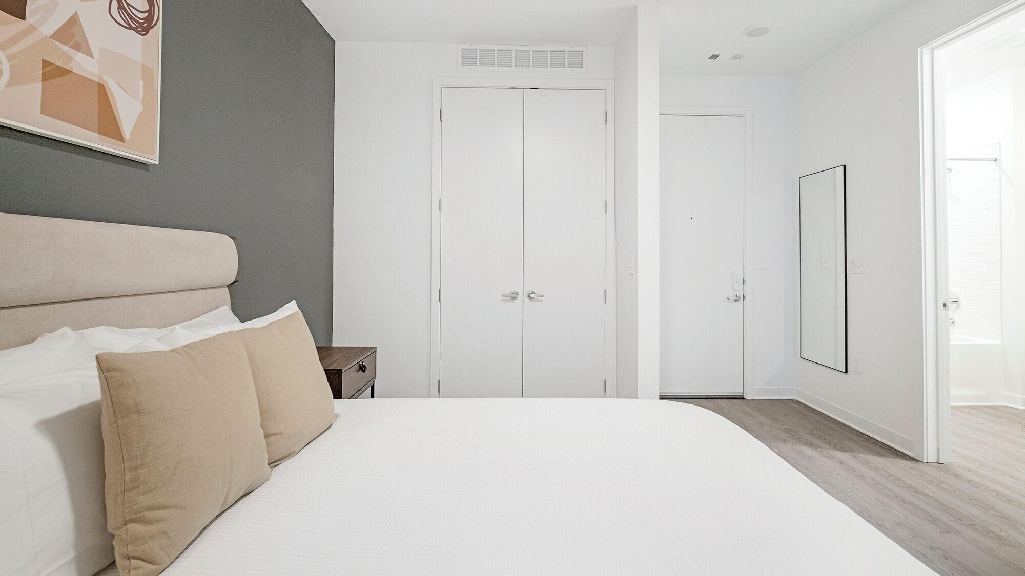 Room 5, 20 Midtown Apartments By Barsala, Jefferson