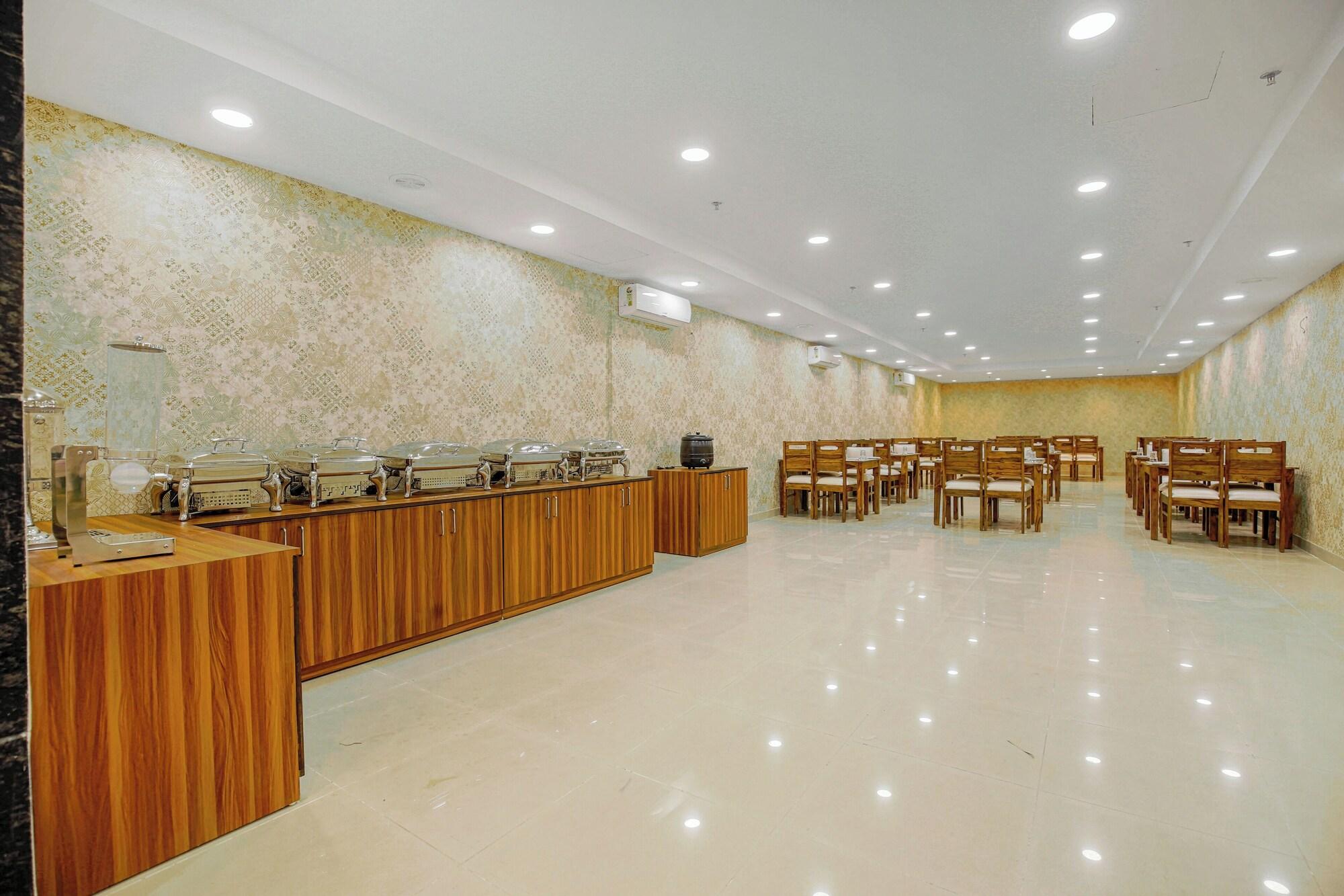 Pax Hotel Ak Continental