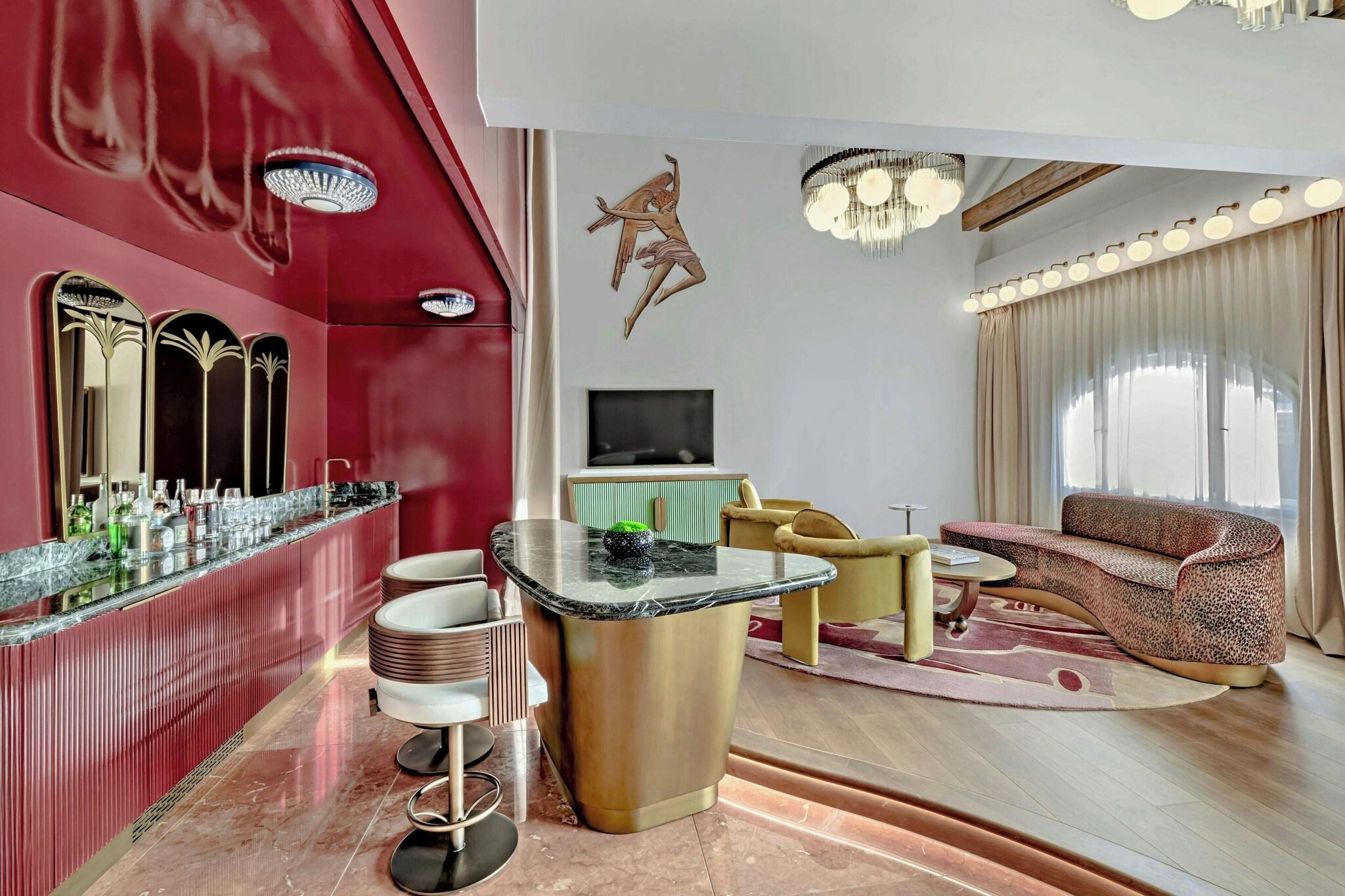 Suite, city view