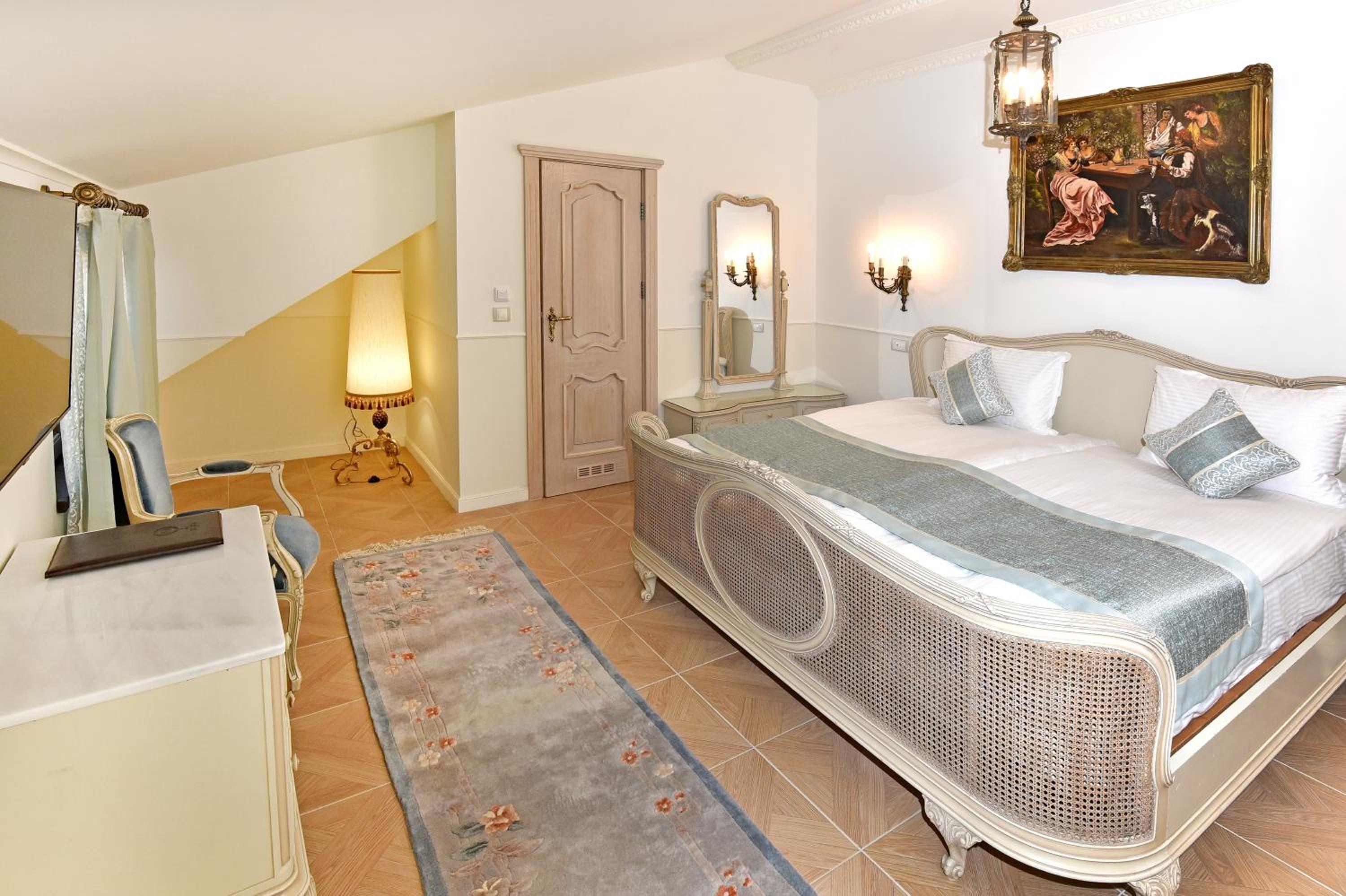 Royal Hotel