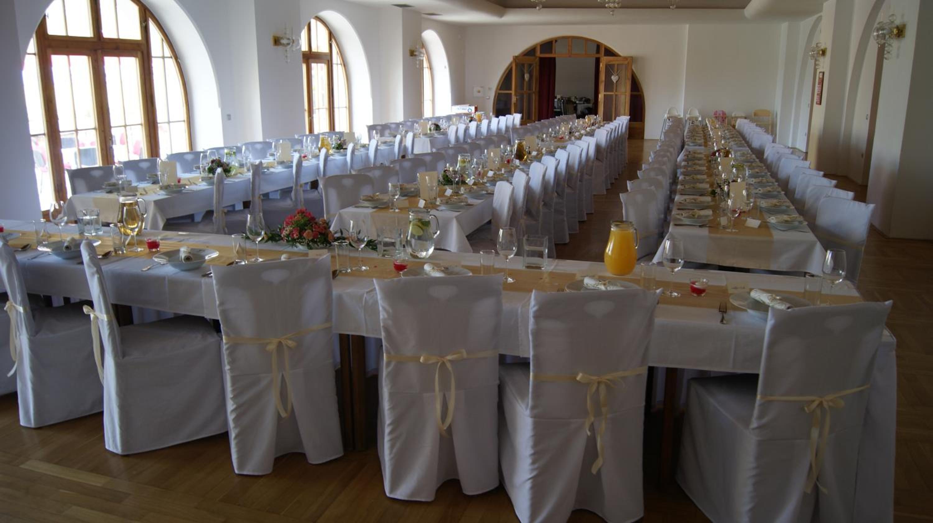 Hotel Zv Mek Velkv Byst Oice
