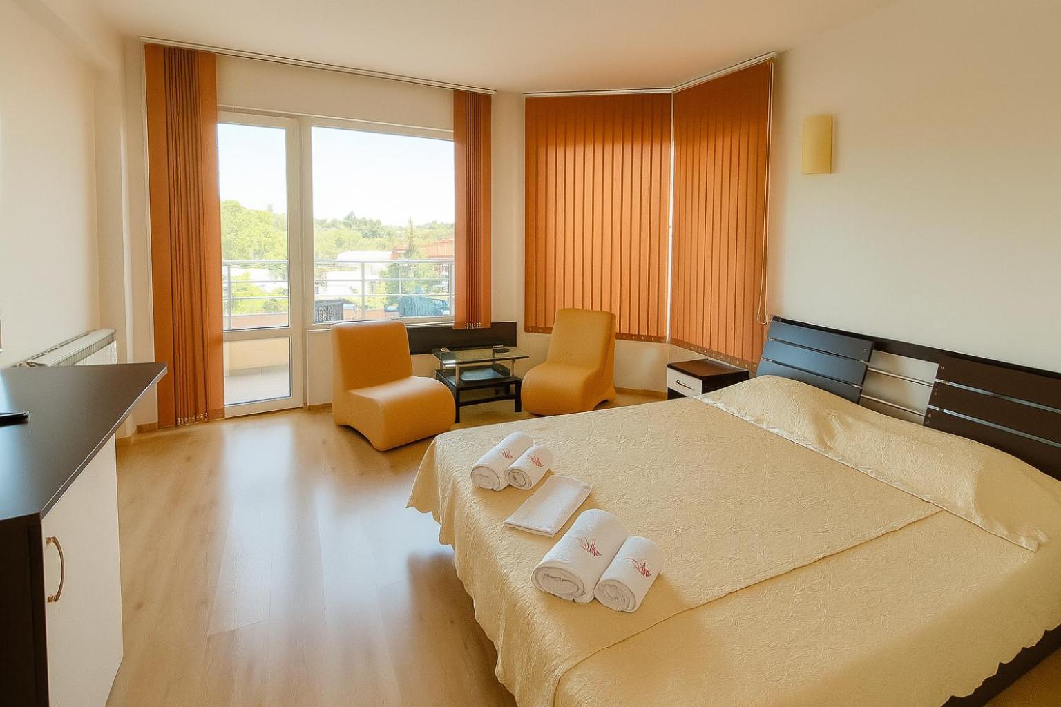 Hotel Avis