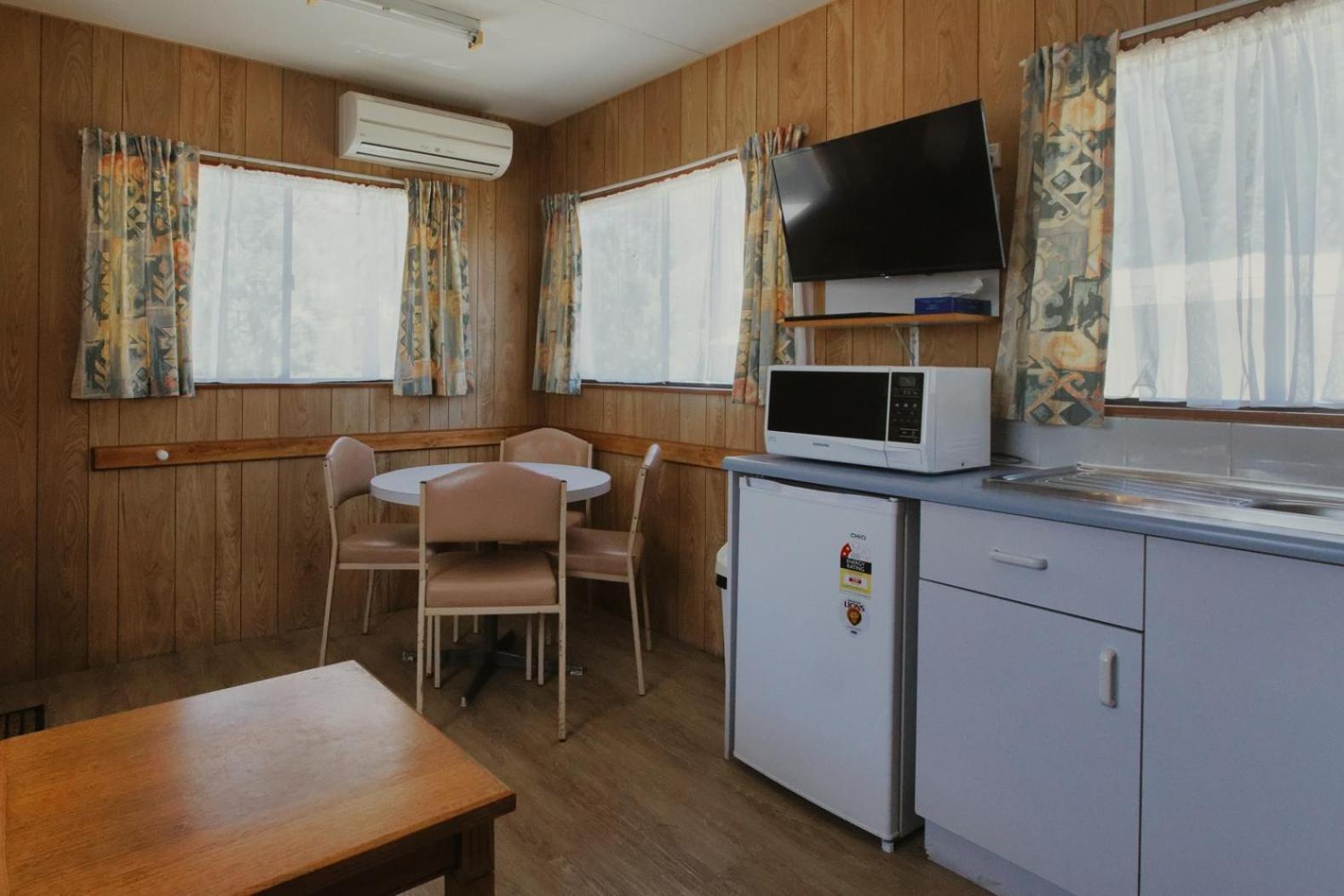 Woodmans Hill Motel