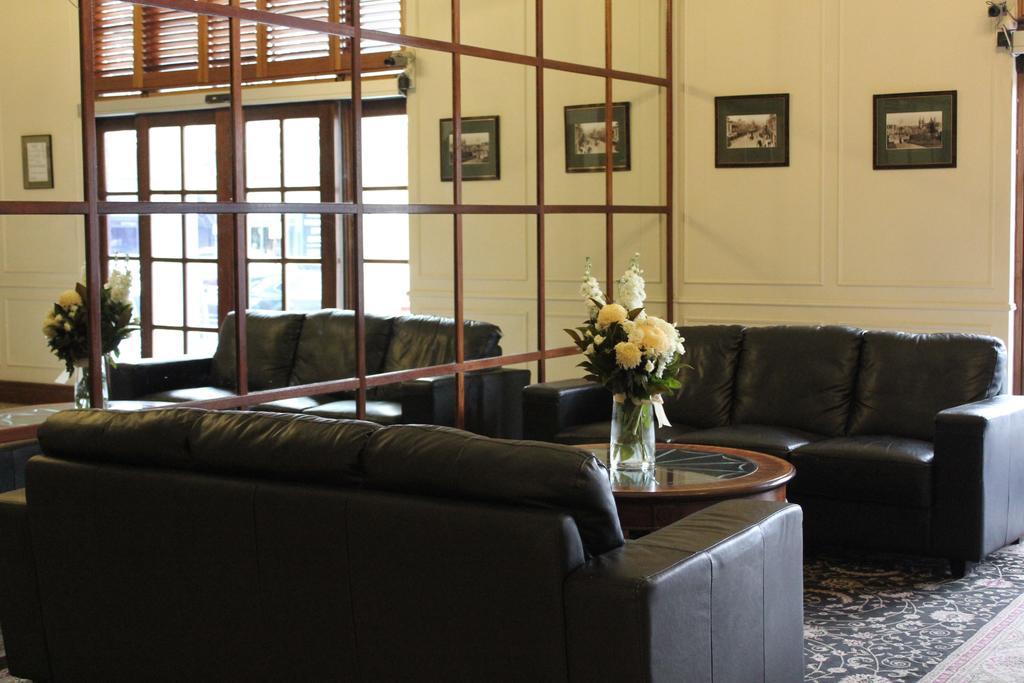 Adelaide Inn by null