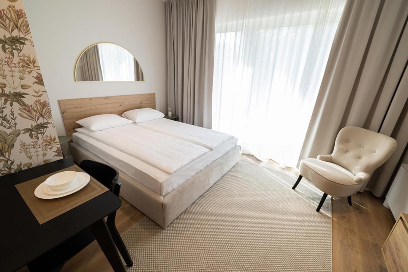 B85 Suites