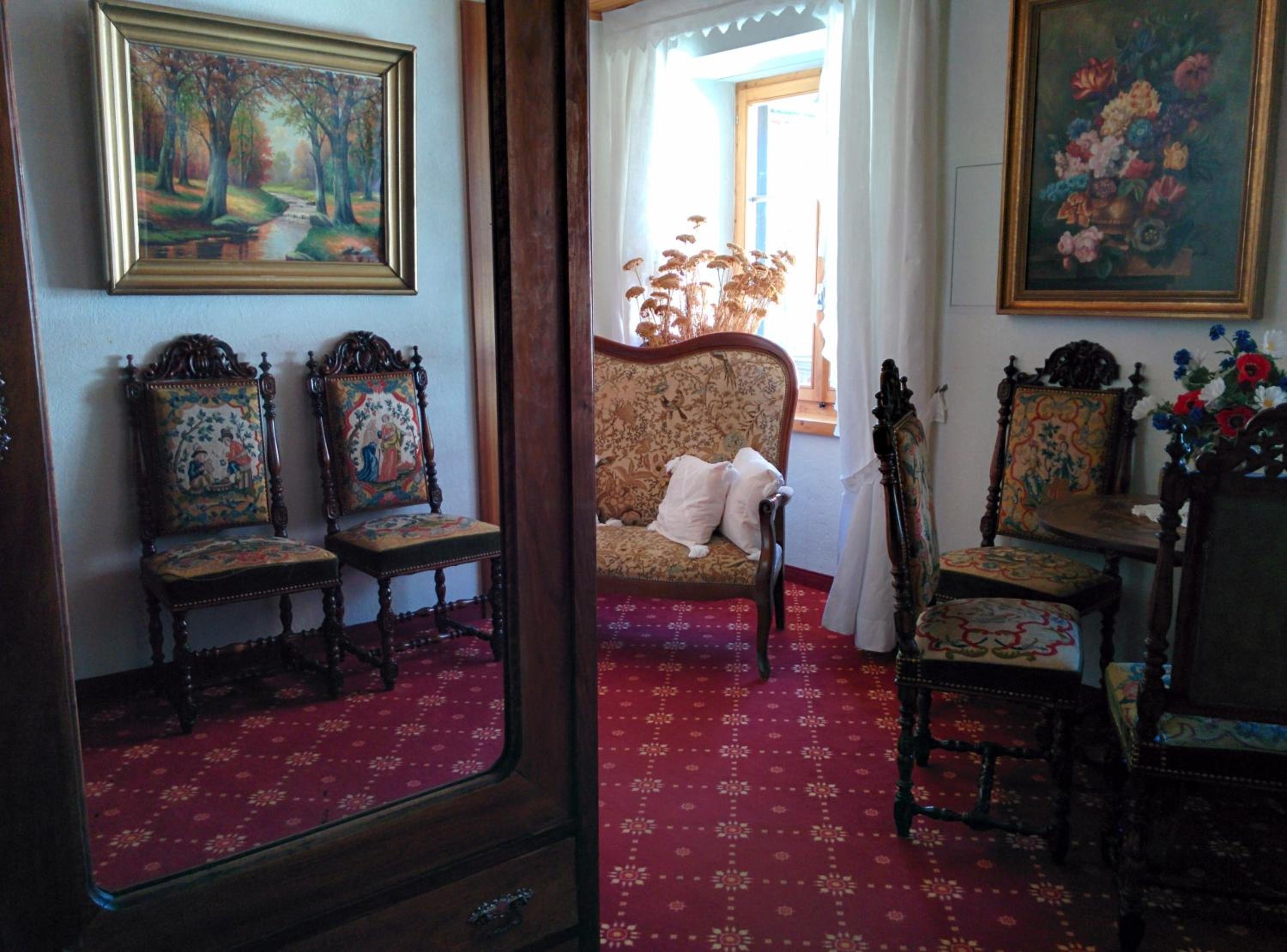 Hotel Croix D Or Et Poste Historisches Hotel
