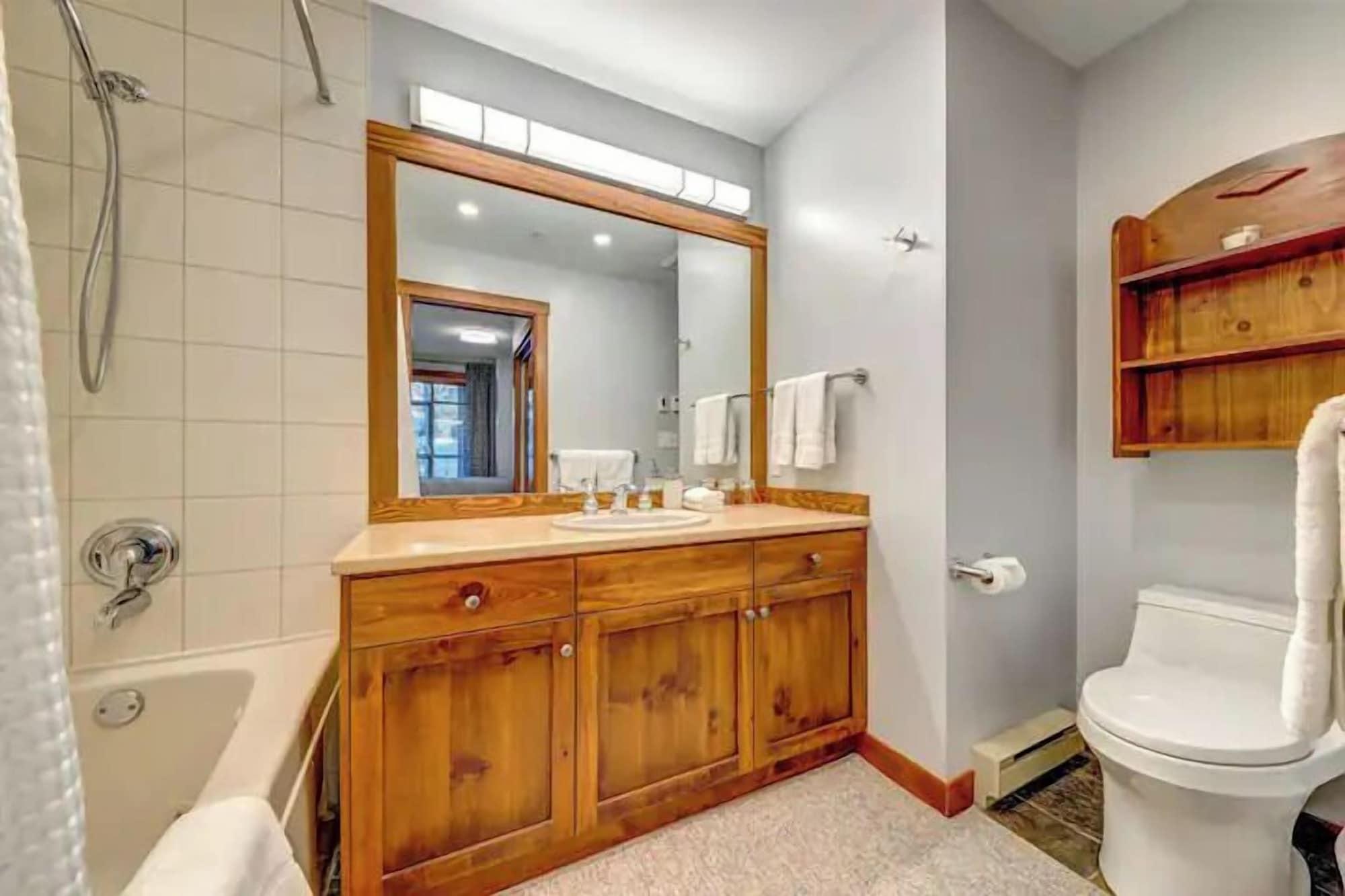 Creekside 2 Bedroom With Incredible Mountain Views