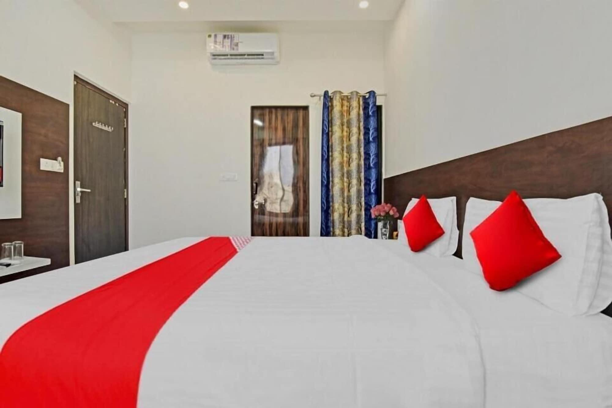 Fabhotel Angan
