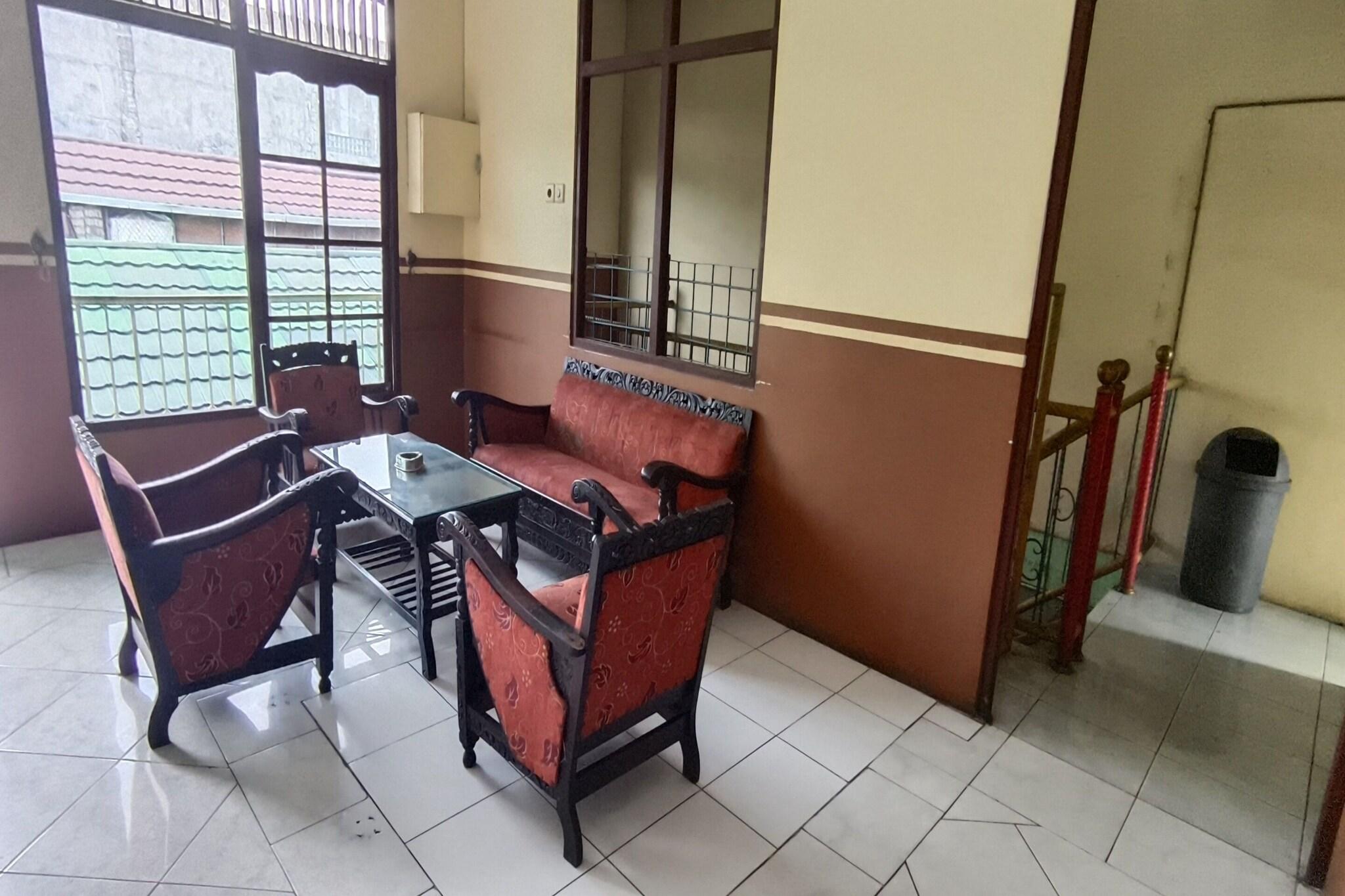 Lobby 3, Oyo 93642 Penginapan Al Ashar, Banjar